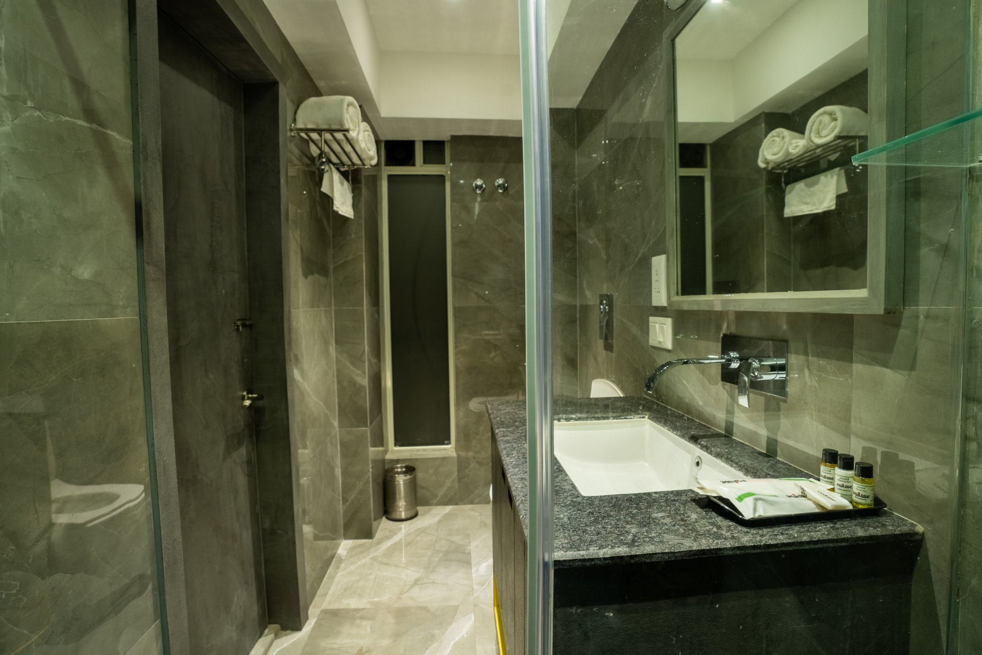 Poiisse Hotel, Kolkata 4