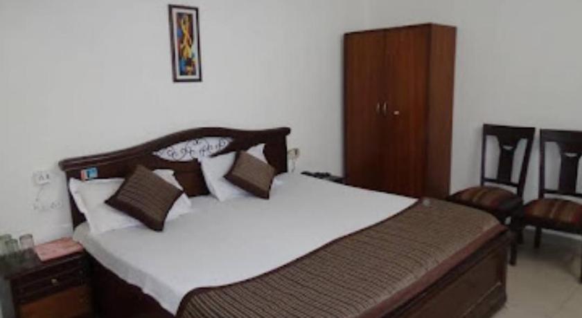 Hotel R S International 