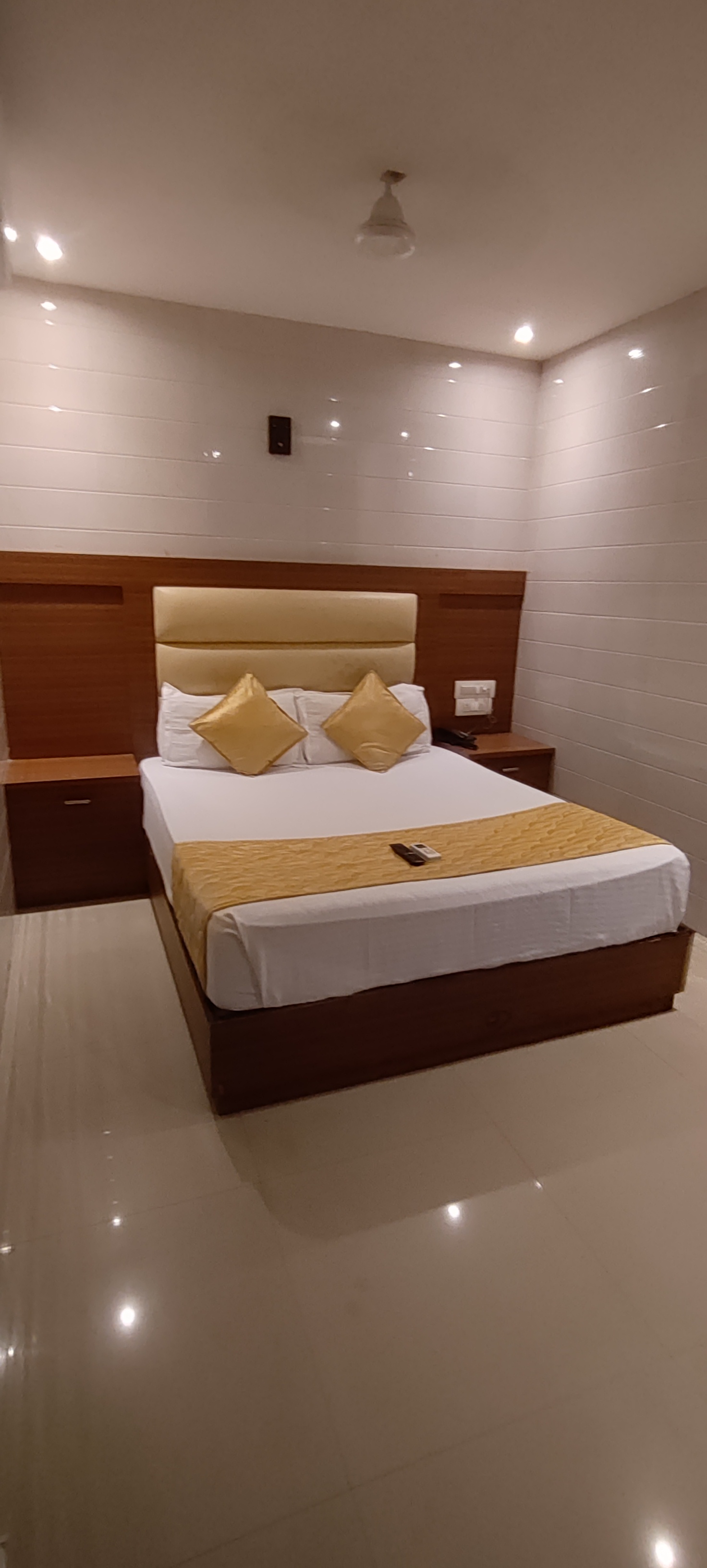 Hotel Hotel Sai Suites- Near Dadar Railway Station