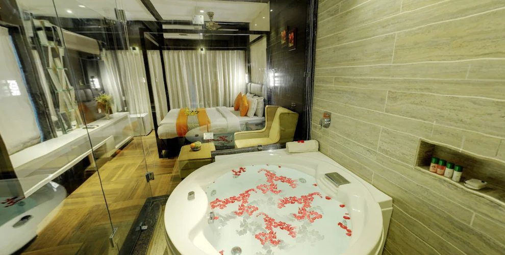 Opulent Room with Jaccuzi