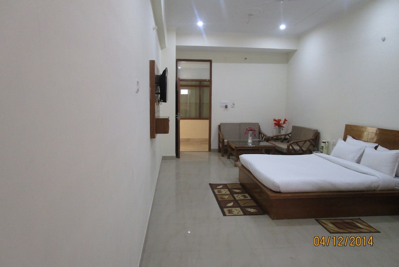 Hotel Vrindavan Garden