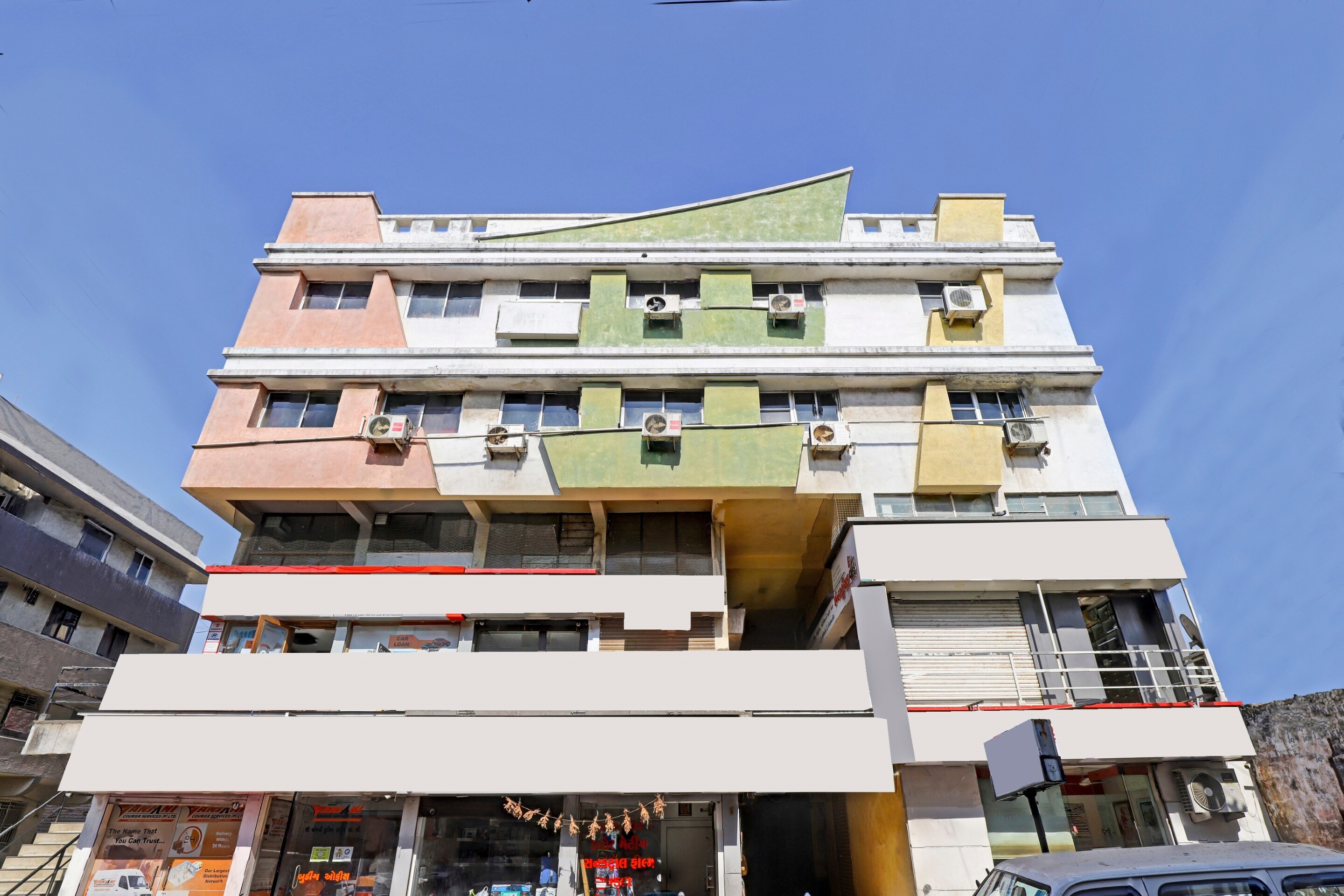 OYO 2798 Hotel Velvet, Rajkot 4