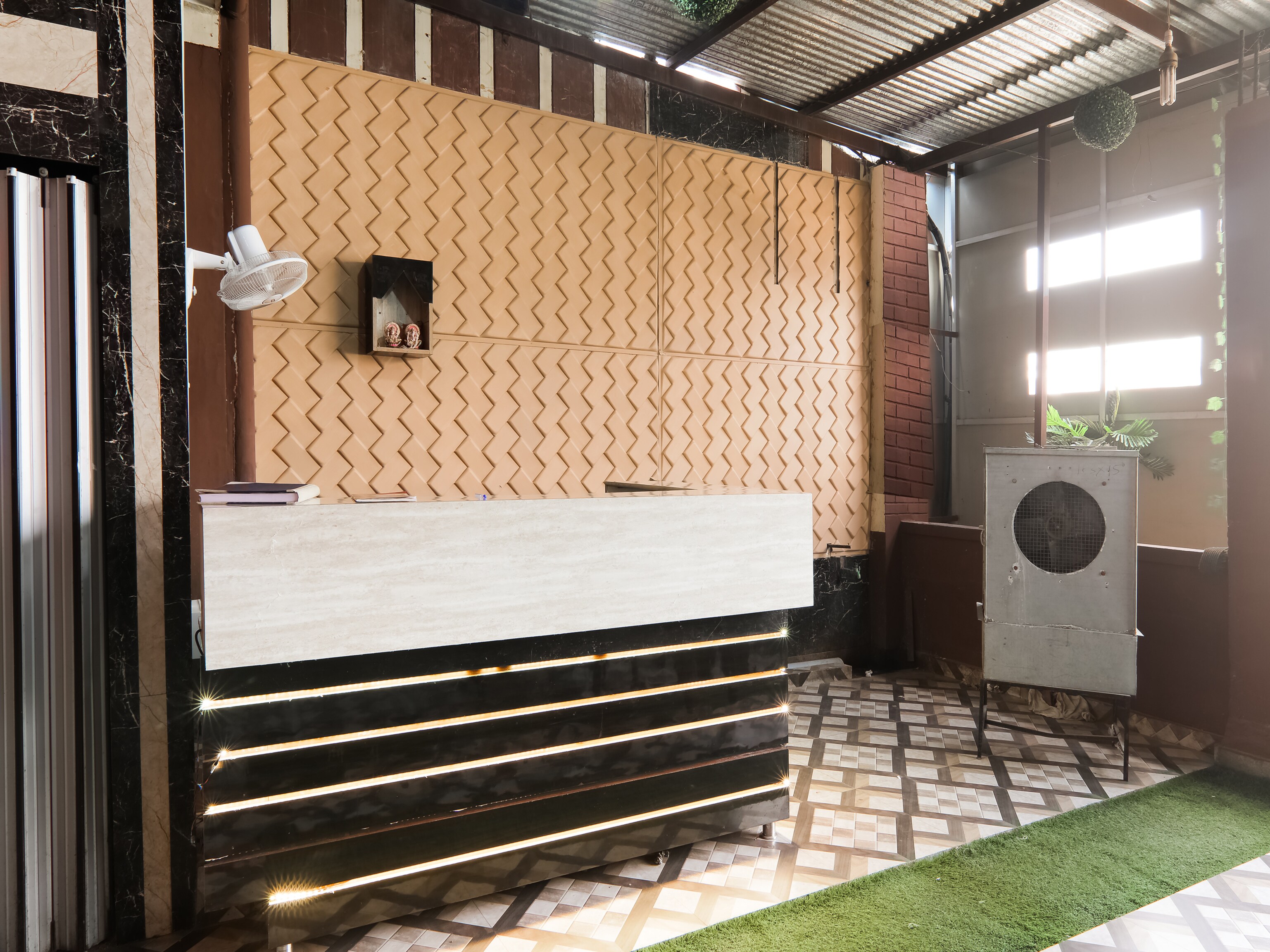 OYO 75205 Hotel Samrat, Kanpur 2