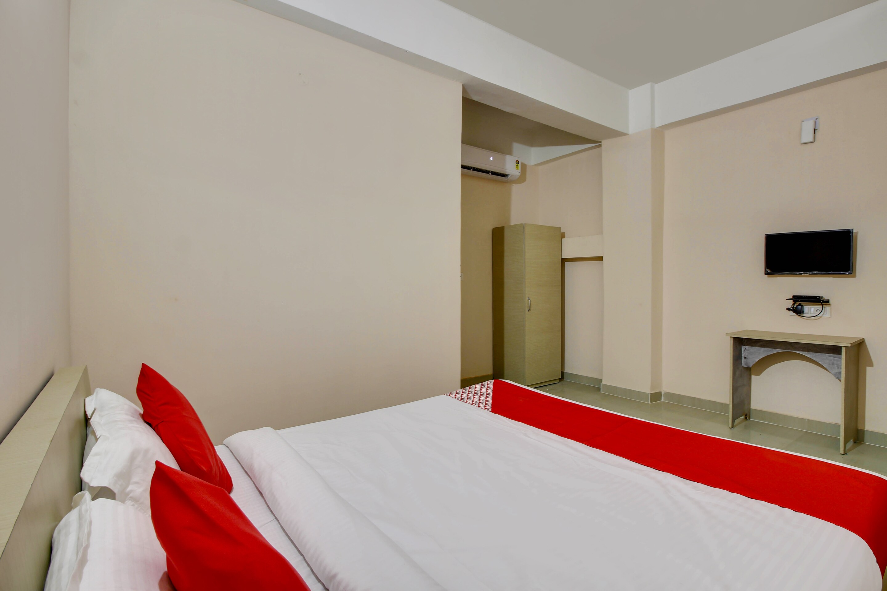 OYO Flagship 22252 Town & Country Inn, Guwahati 2