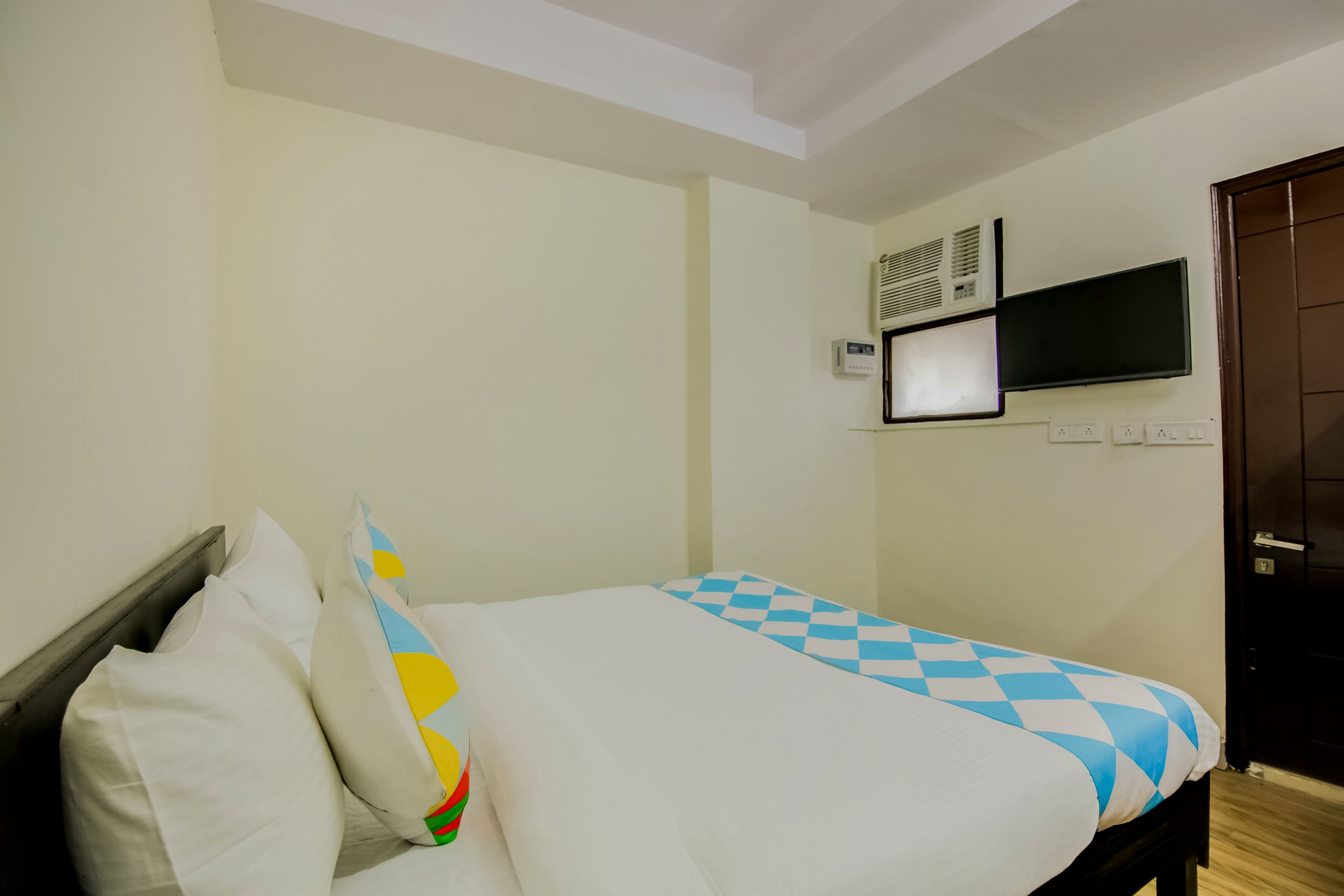 OYO 78800 Cozy Stay Lajpat Nagar Part 2, New Delhi 2