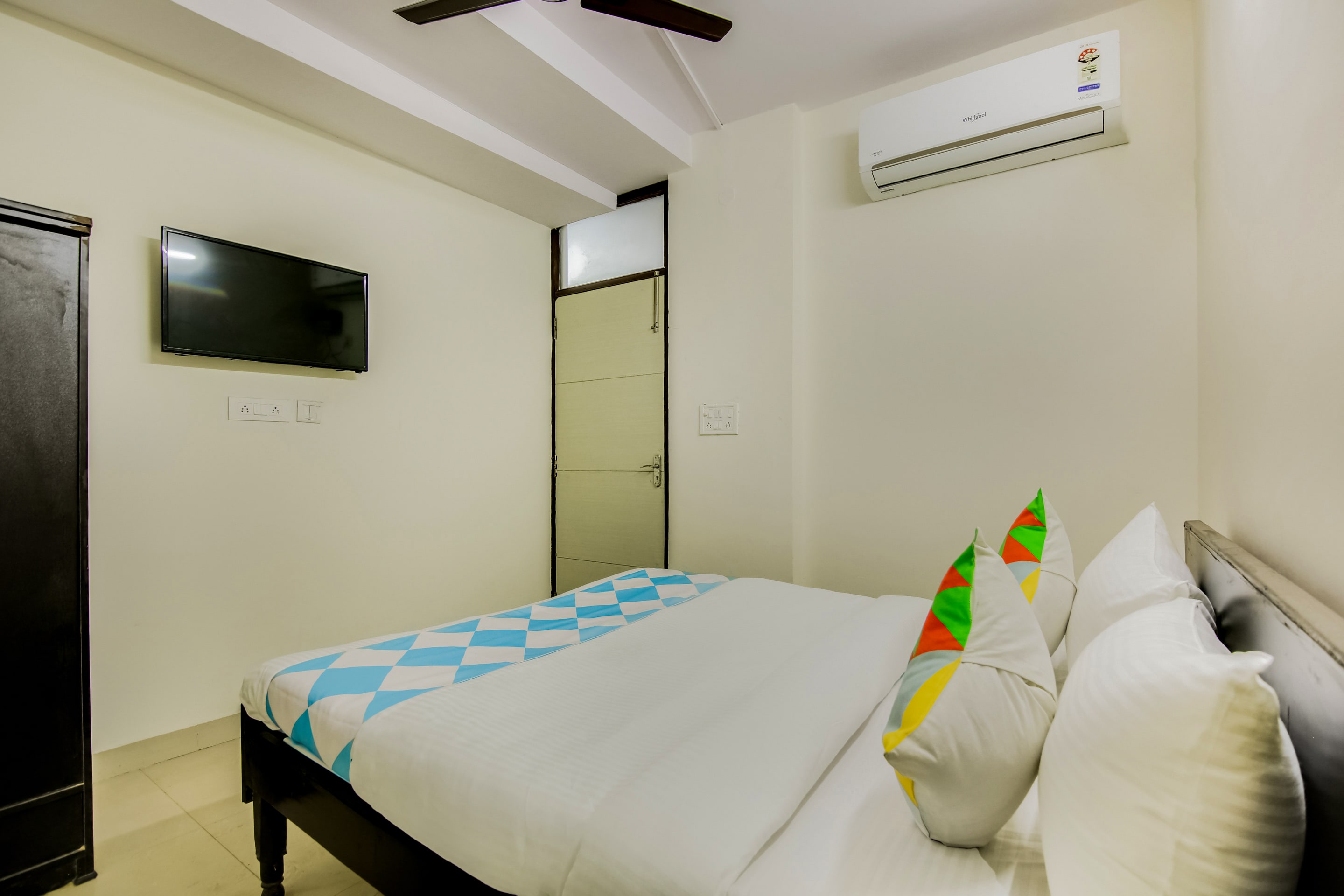 OYO 78800 Cozy Stay Lajpat Nagar Part 2, New Delhi 4
