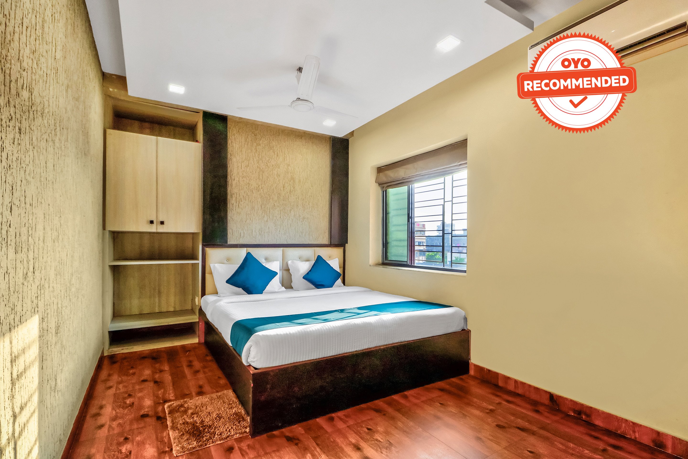SilverKey Executive Stays 24949 Park Circus, Kolkata 4
