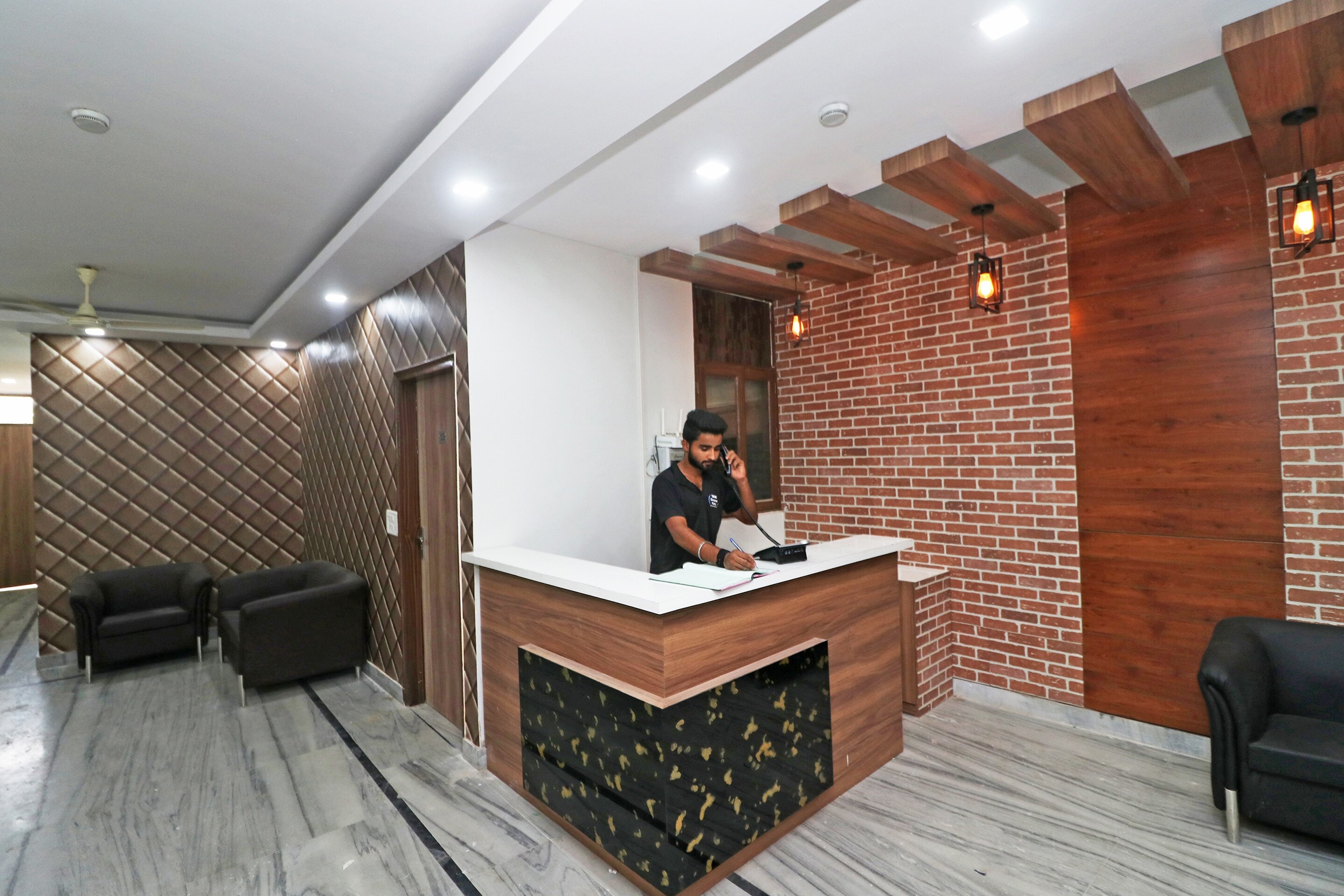 Capital O 29330 Esscon House, Gurgaon 2