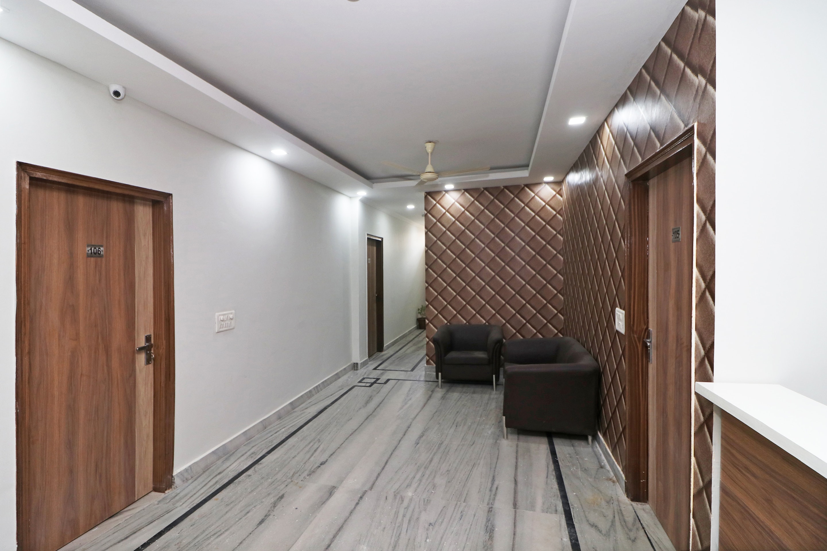 Capital O 29330 Esscon House, Gurgaon 3