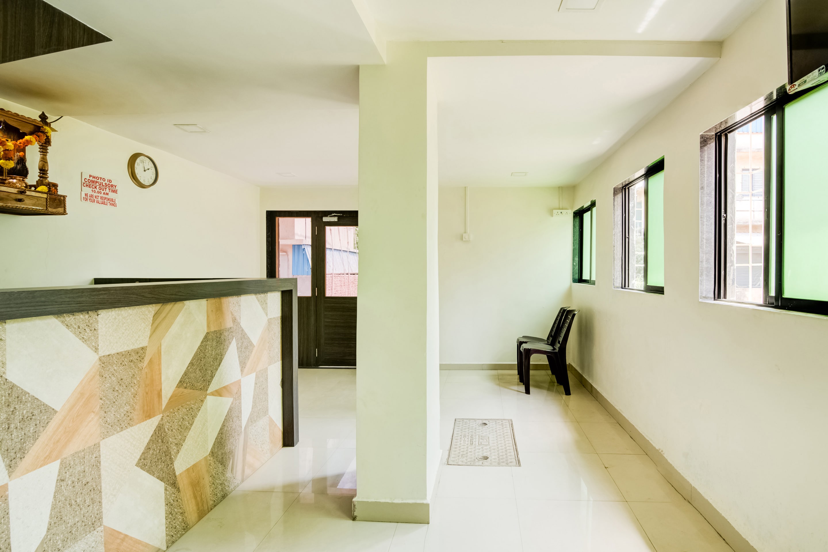 OYO 36742 Kunal Palace, Mumbai 2