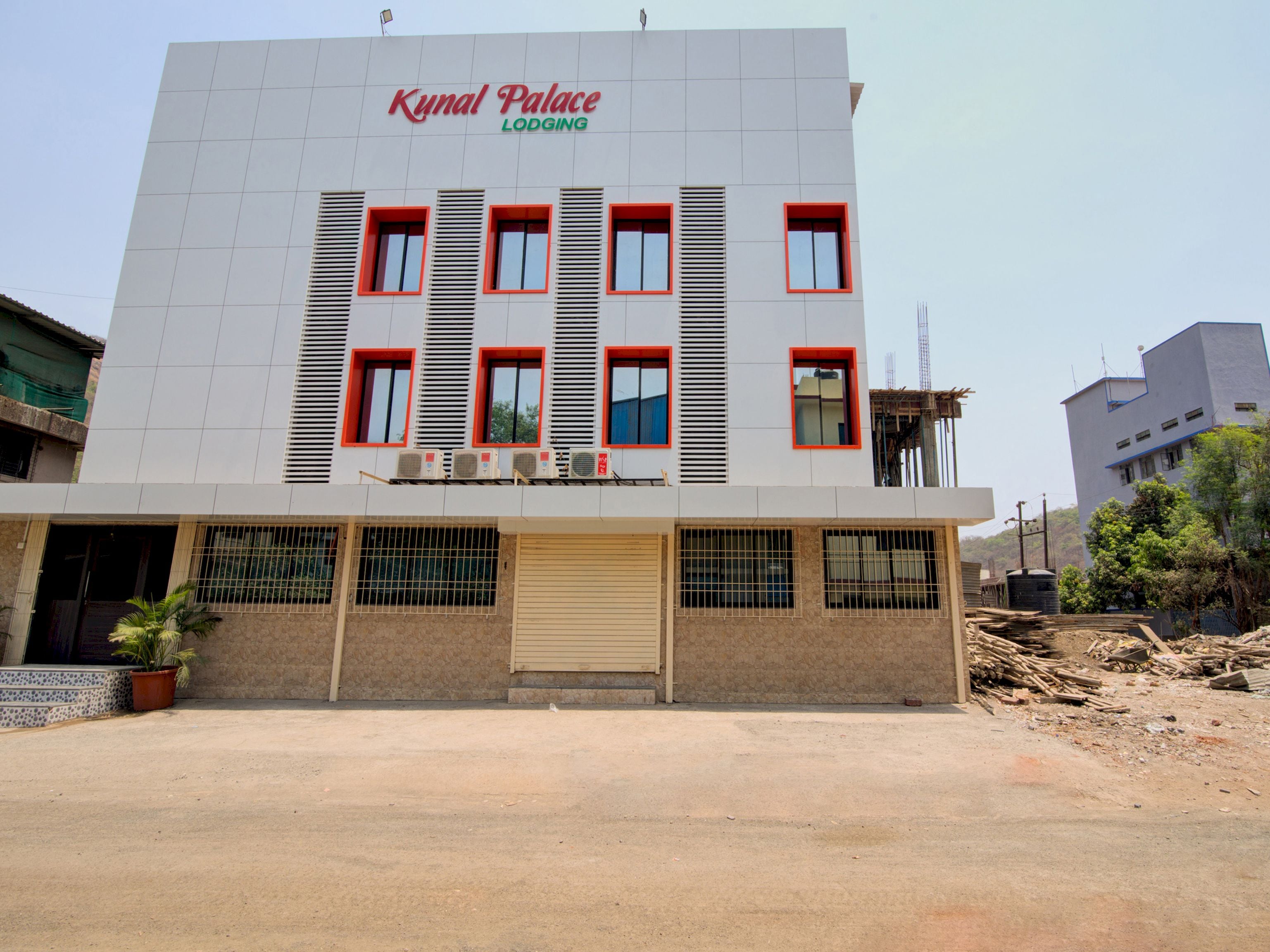 OYO 36742 Kunal Palace, Mumbai 4