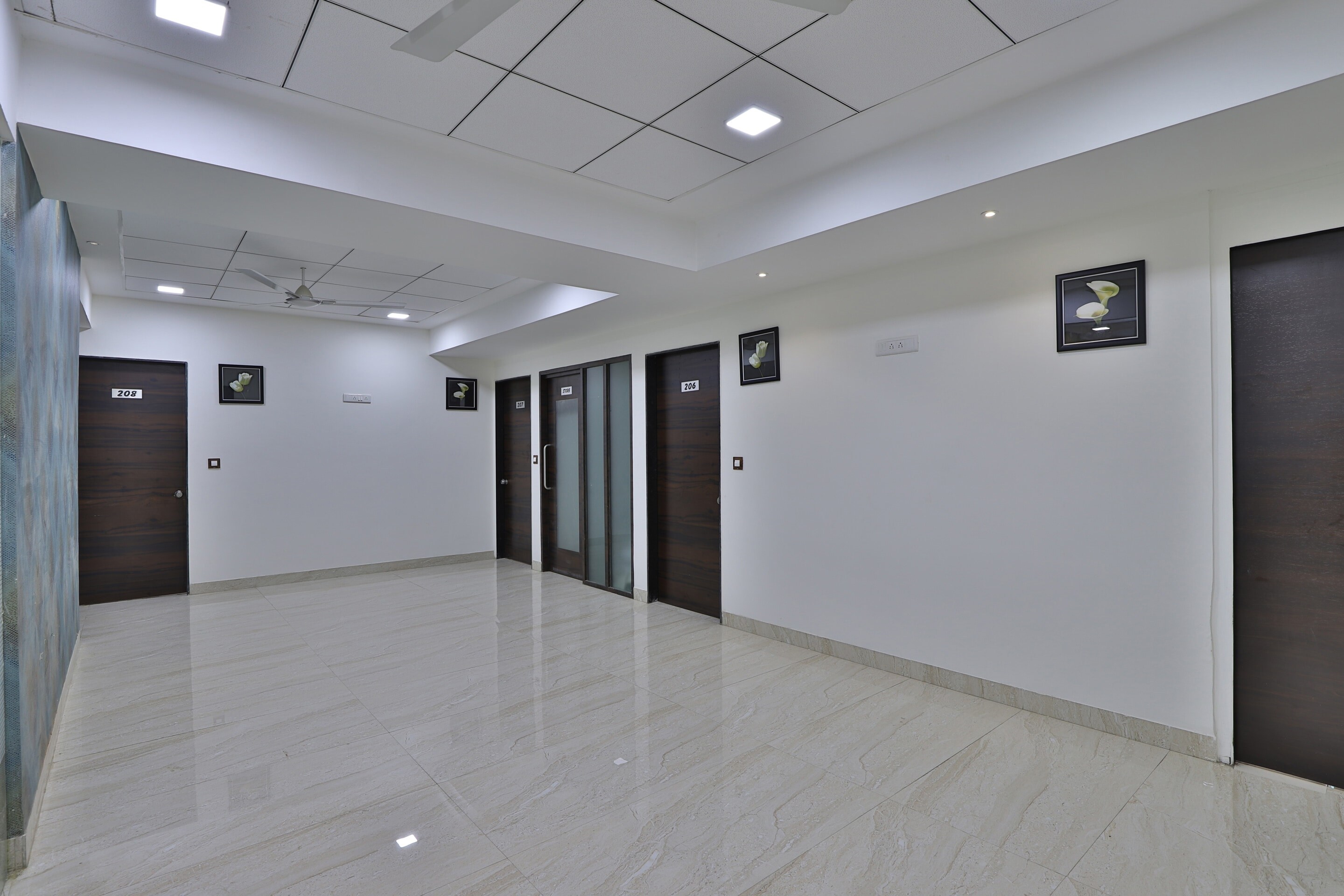 Collection O 41759 Hotel Acropole Inn, Ahmedabad 4