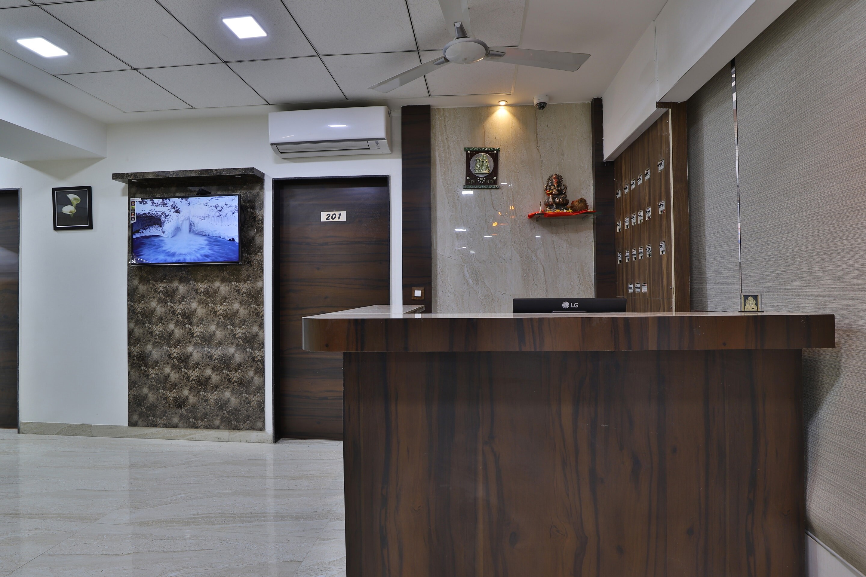 Collection O 41759 Hotel Acropole Inn, Ahmedabad 5