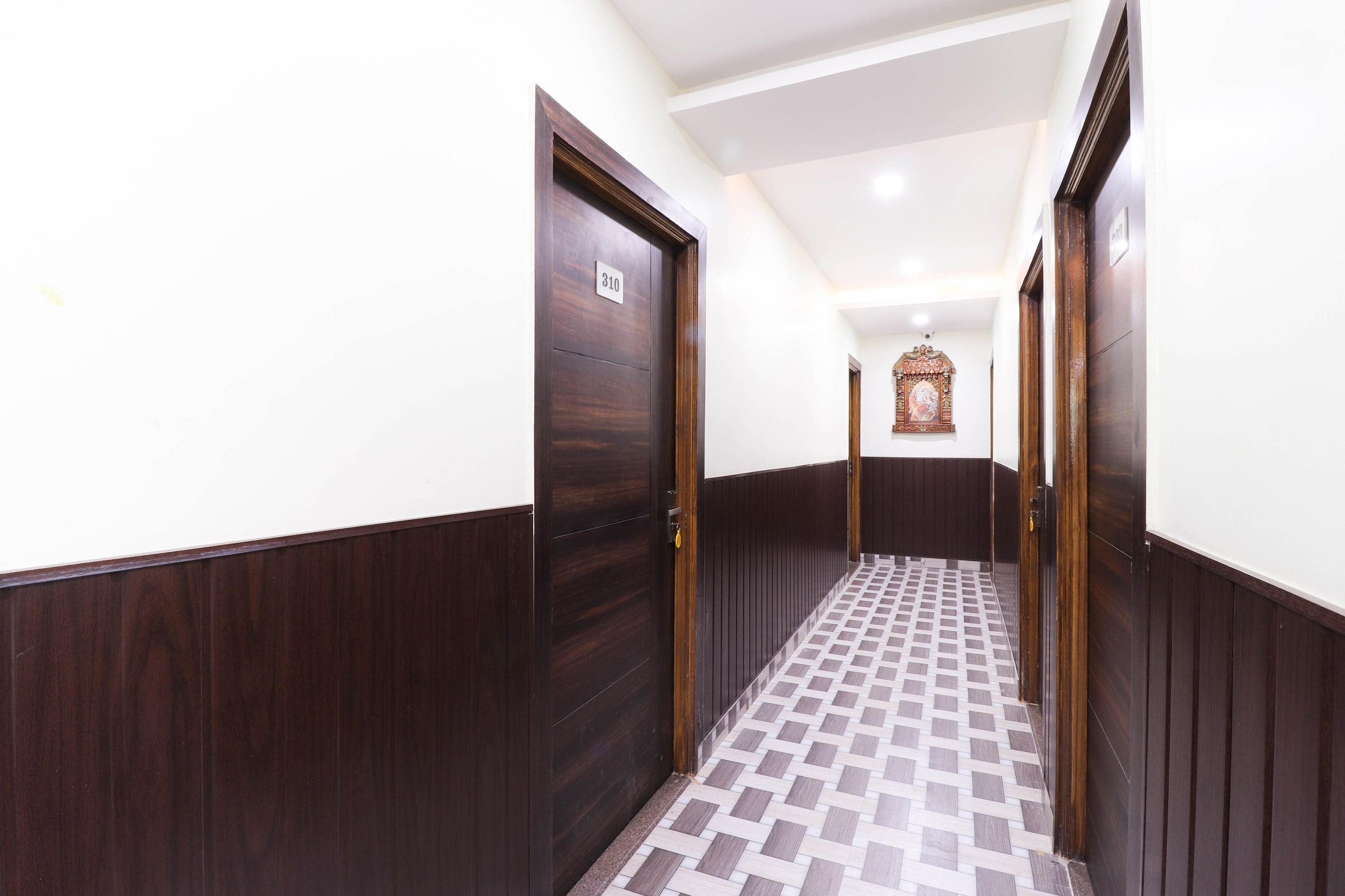 OYO 47981 Heritage Villa by MNG Rooms, Kanpur 4
