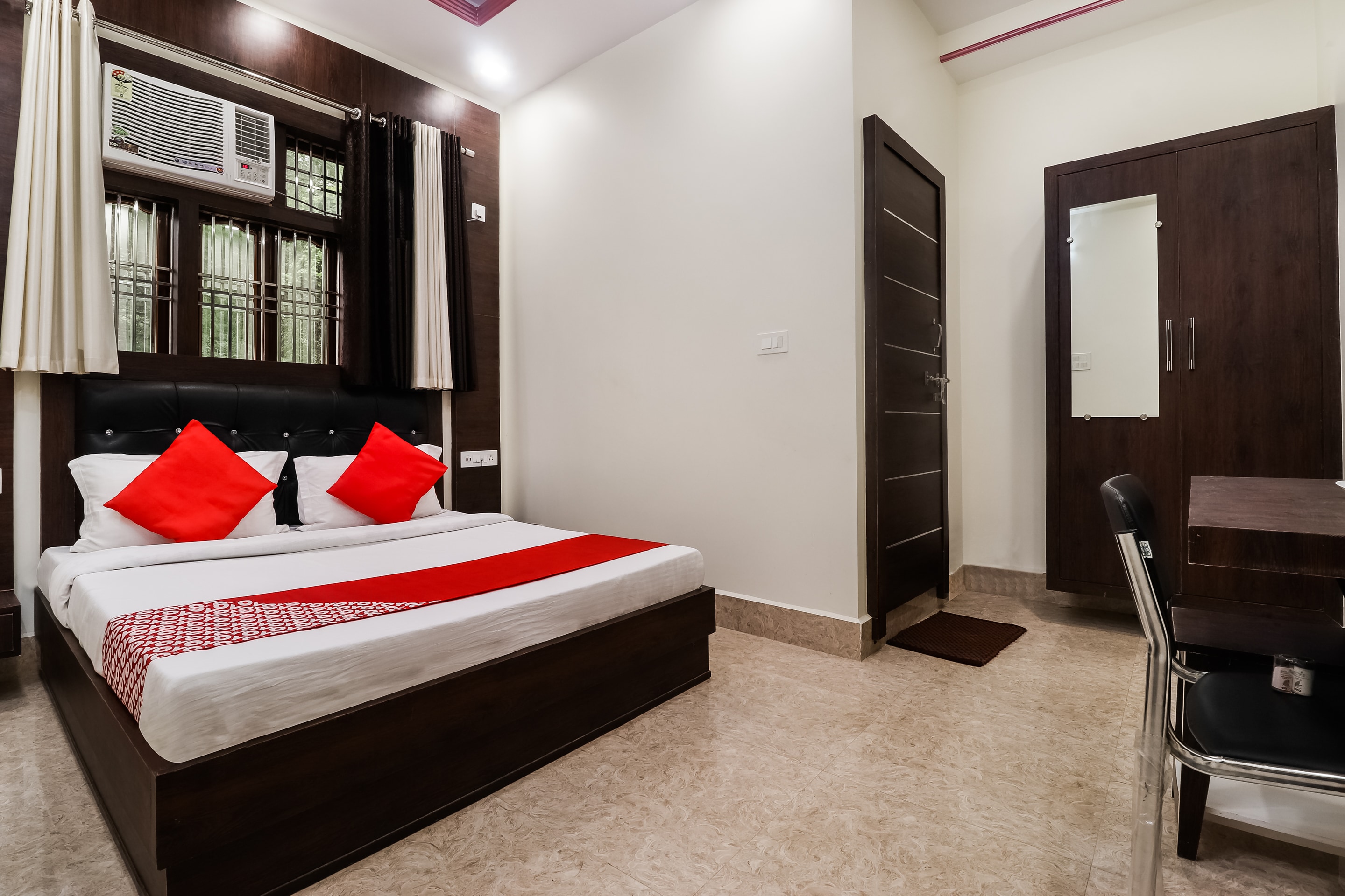 OYO 70294 Hotel Chandra, Lucknow 2