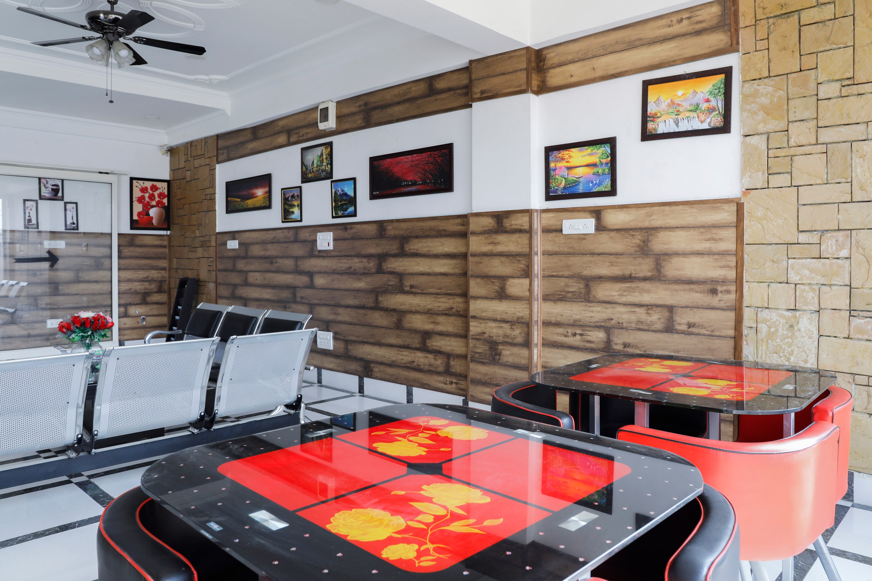 OYO 70586 Hotel Sobo Central, Srinagar 4