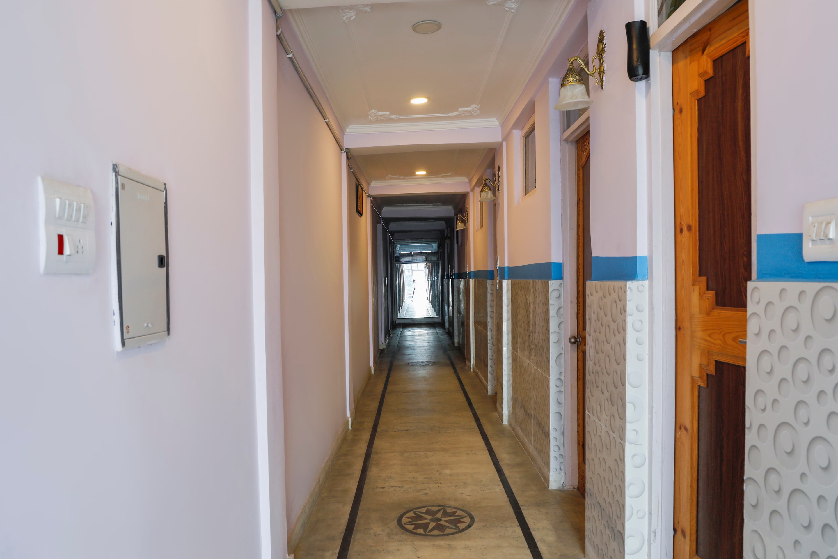 OYO 70586 Hotel Sobo Central, Srinagar 5