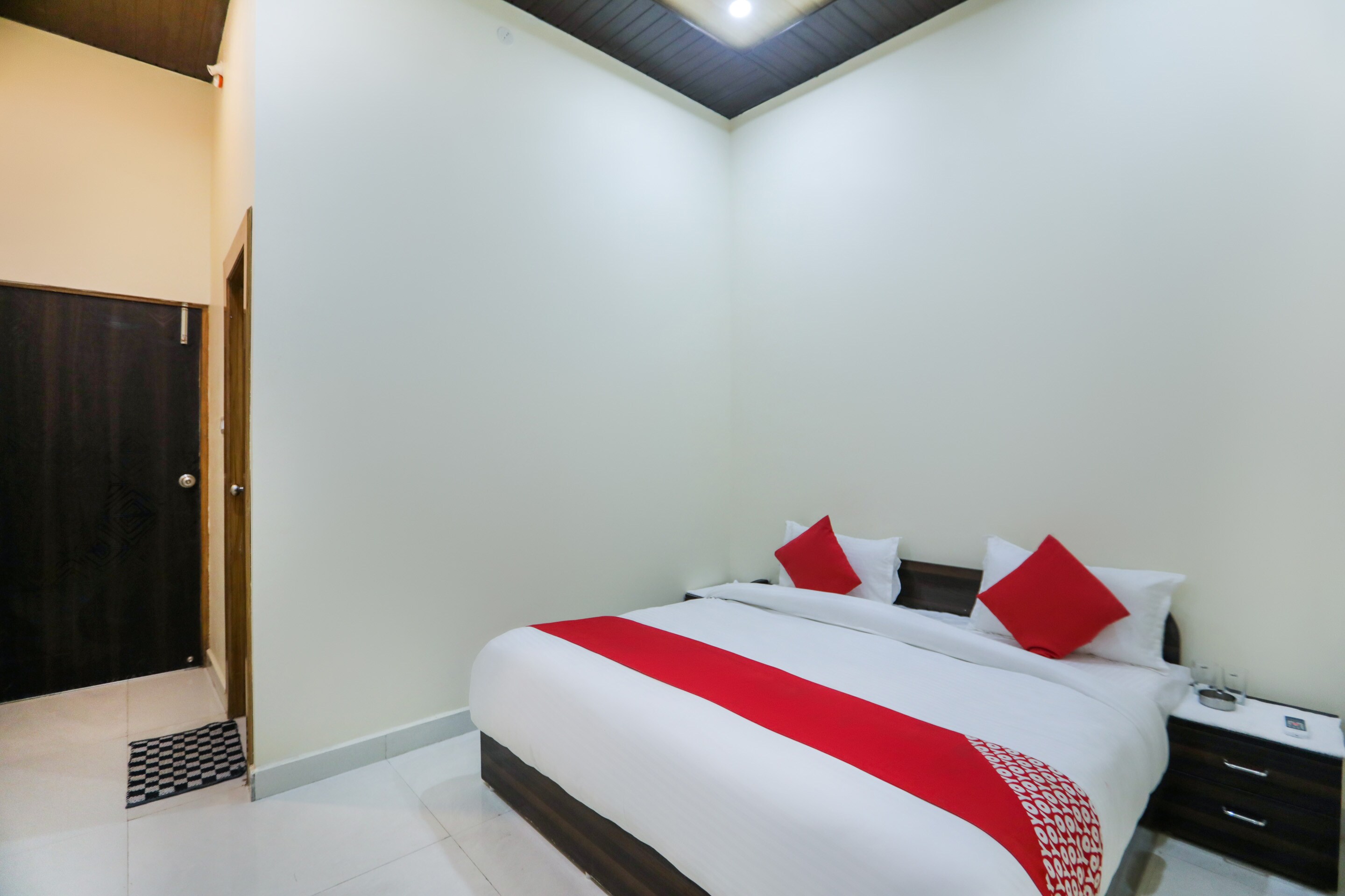 OYO 71380 Hotel Viom, Meerut 4
