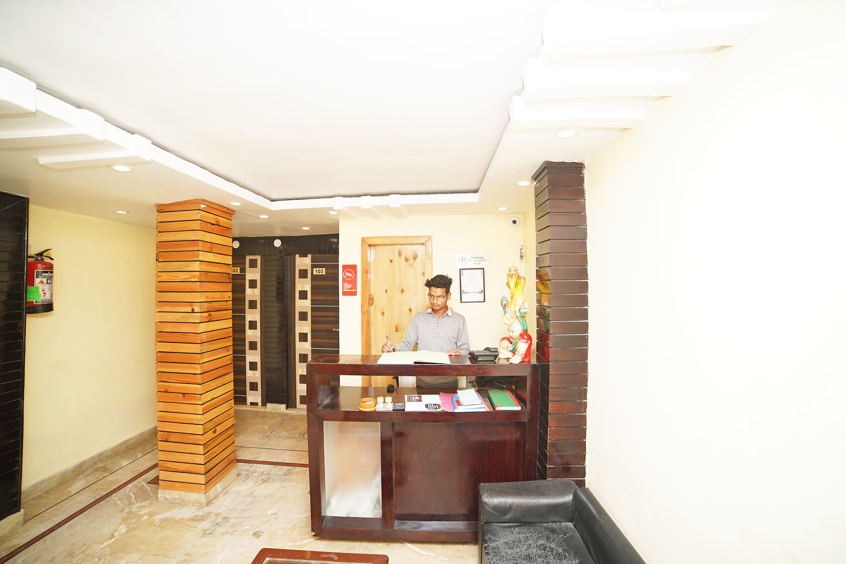 Vaccinated Staff - OYO 8594 Golden Nest, Nainital 5