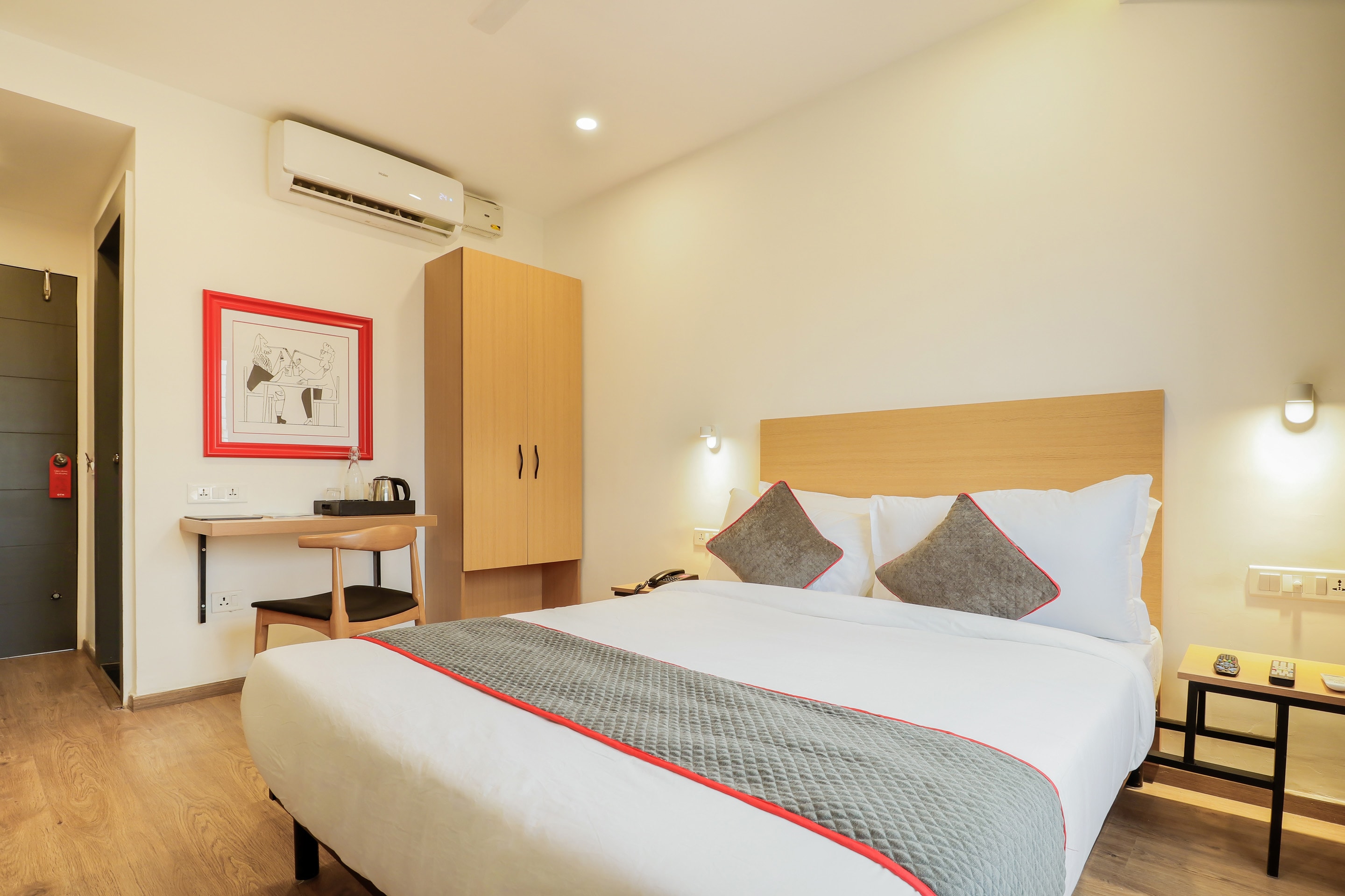 OYO Townhouse 327 C21 Mall, Indore 3