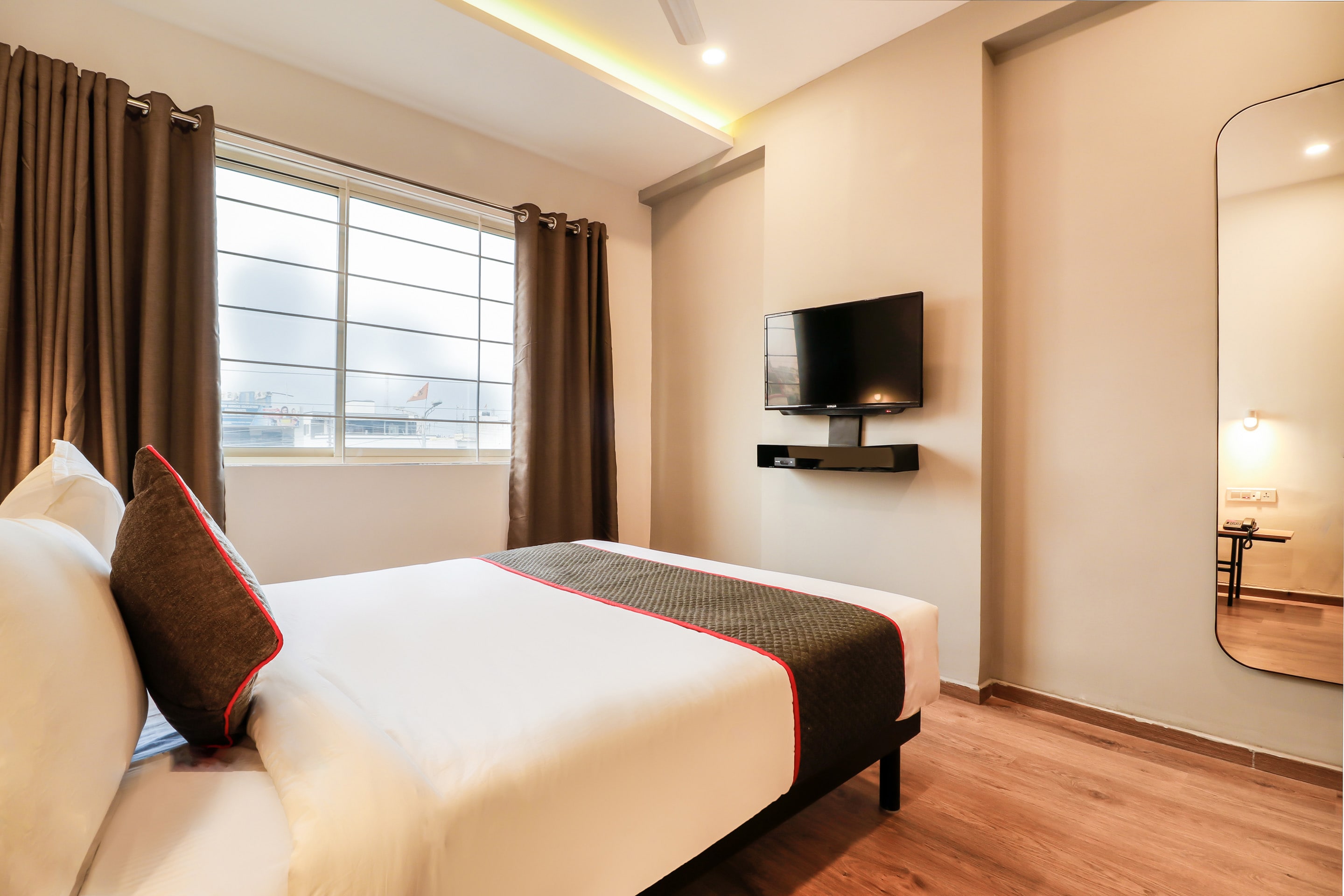 OYO Townhouse 327 C21 Mall, Indore 5