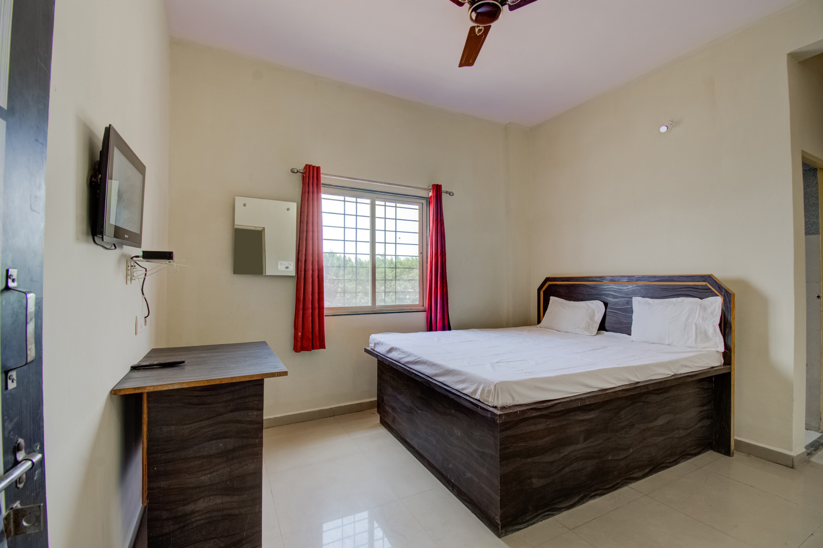 SPOT ON 37167 Hotel KGN, Bilaspur 2