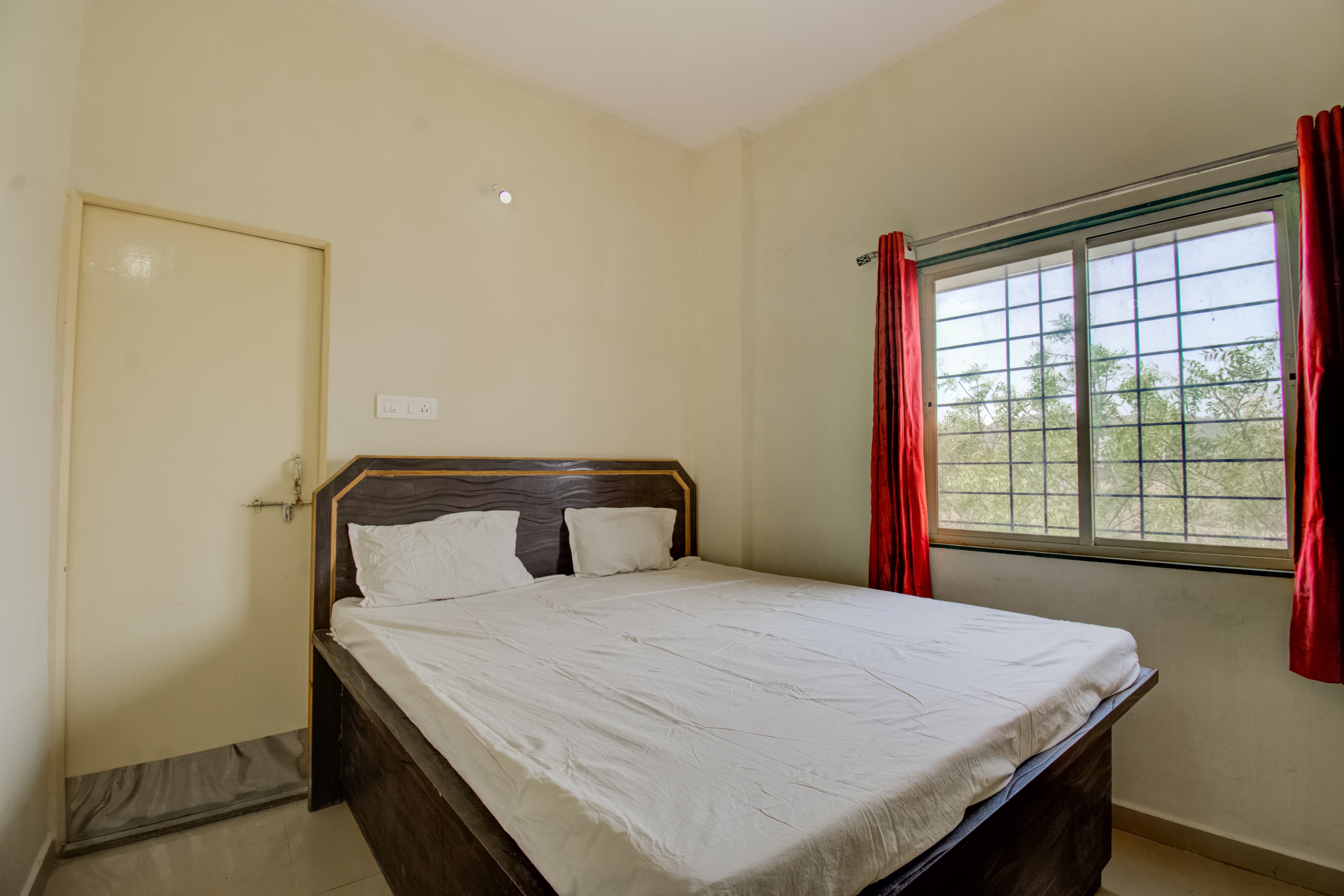 SPOT ON 37167 Hotel KGN, Bilaspur 3