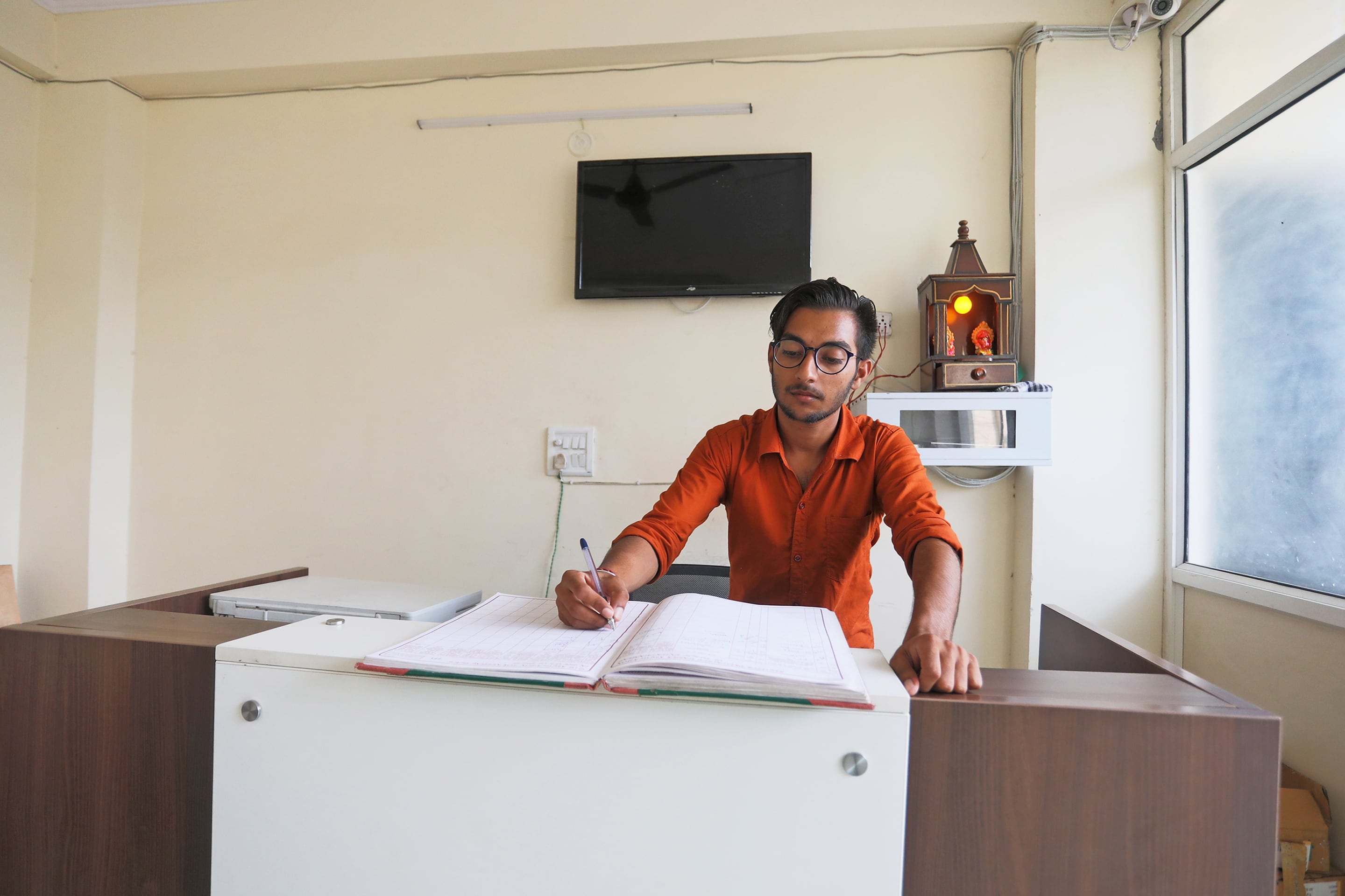 OYO 42694 A P Residency, Noida 4