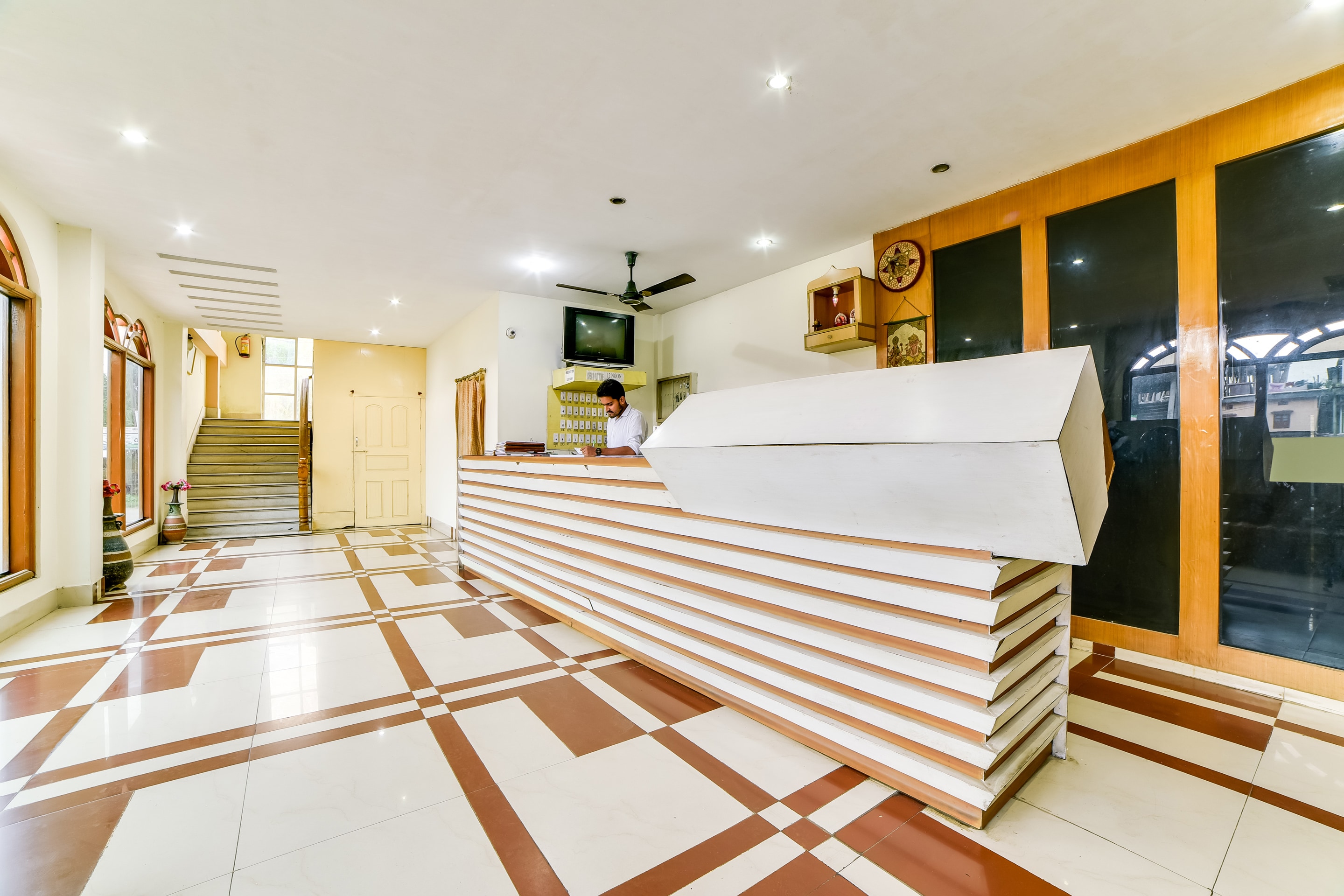 SPOT ON 62000 Hotel The Raj Palace, Bongaigaon 4