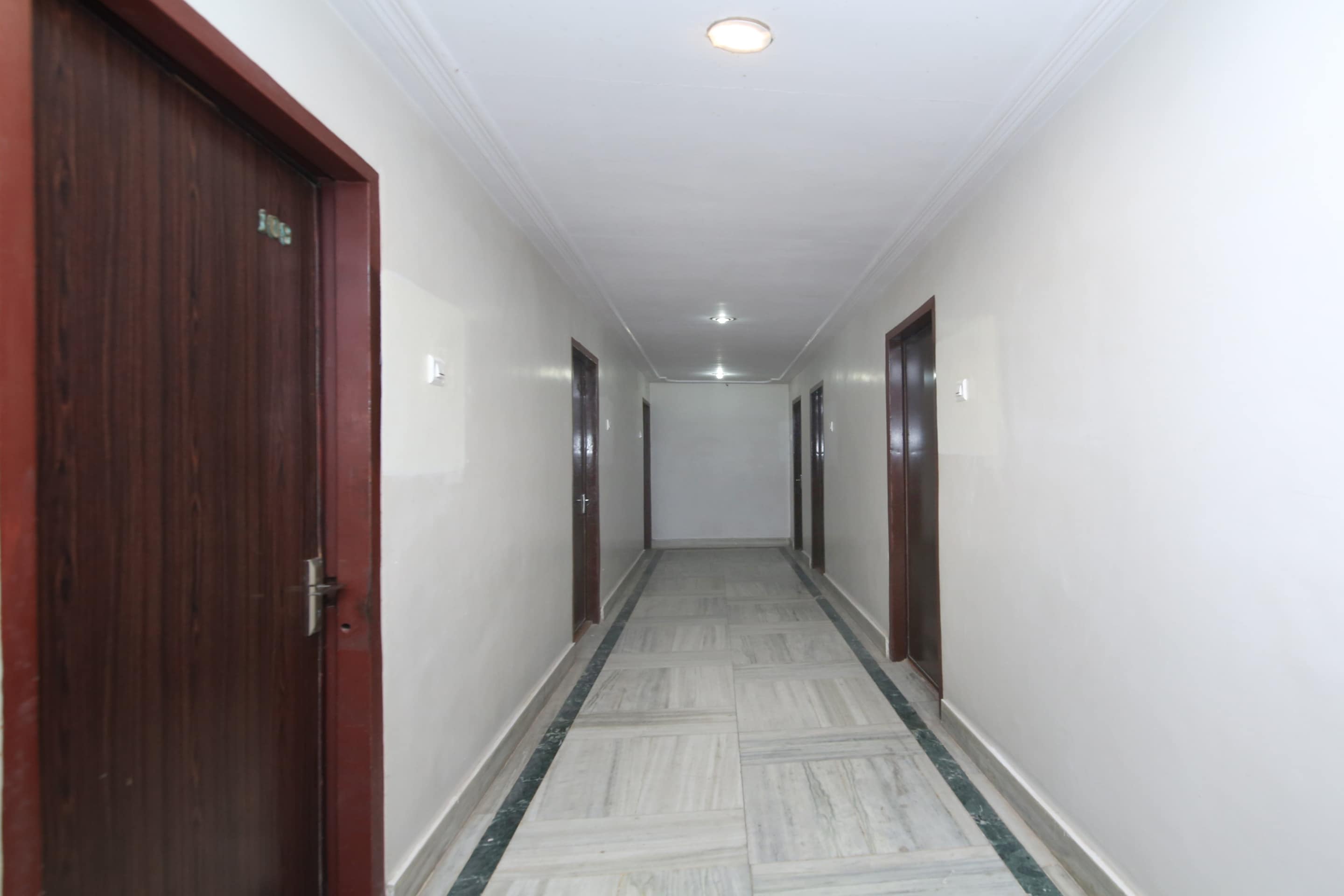 Capital O 27607 Hotel Kartik, Jabalpur 3