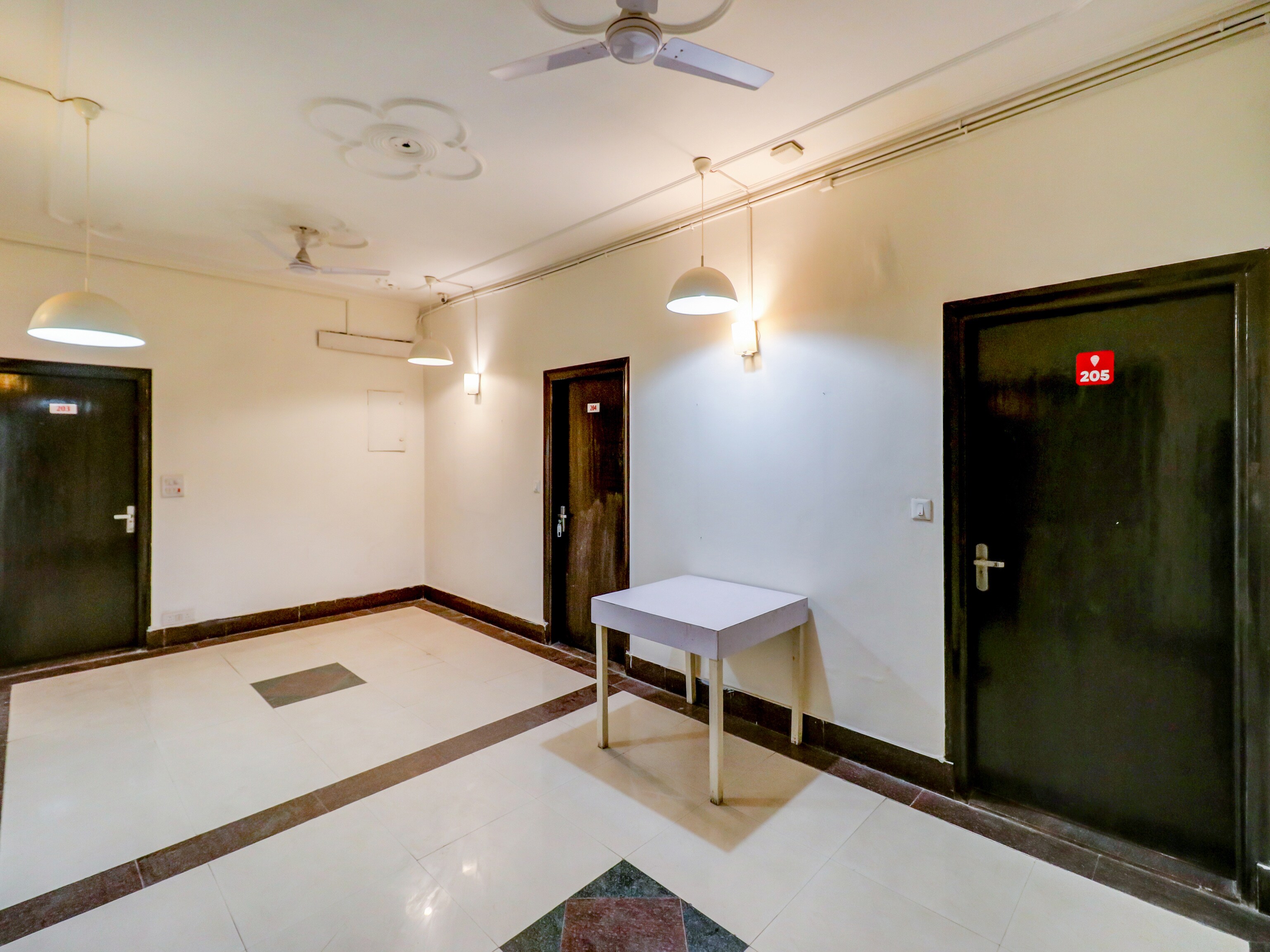 OYO Flagship 77549 JDM Residancy, Gurgaon 2