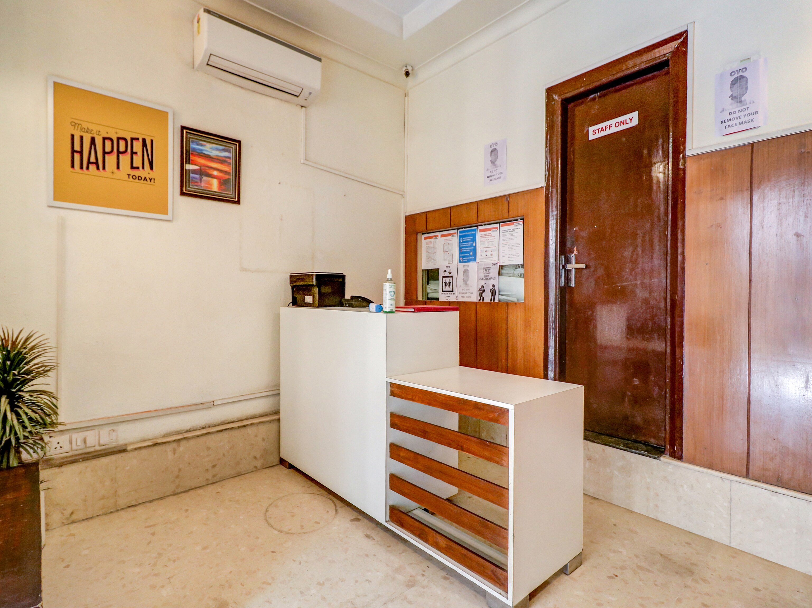 OYO Flagship 77549 JDM Residancy, Gurgaon 4