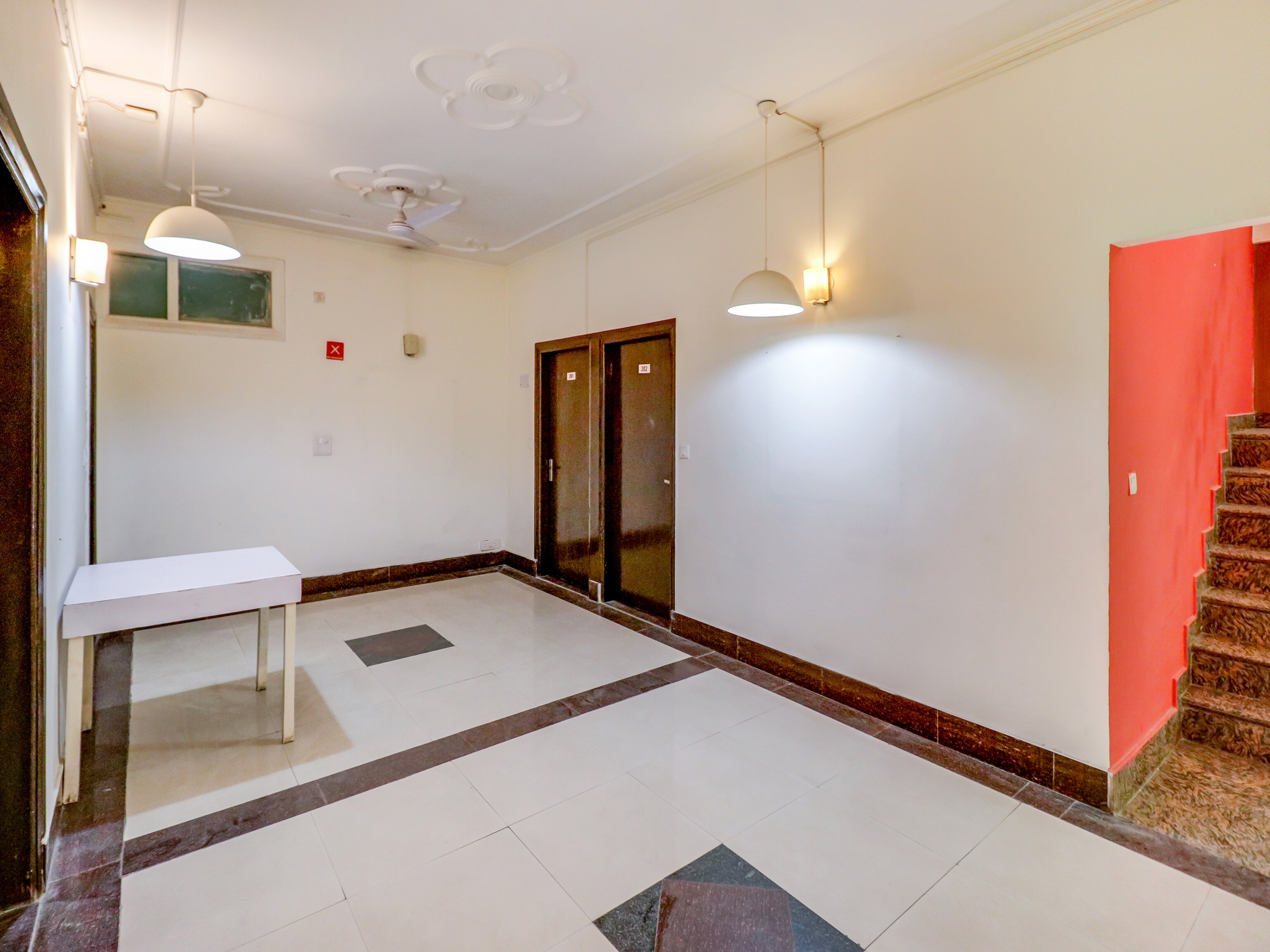 OYO Flagship 77549 JDM Residancy, Gurgaon 5