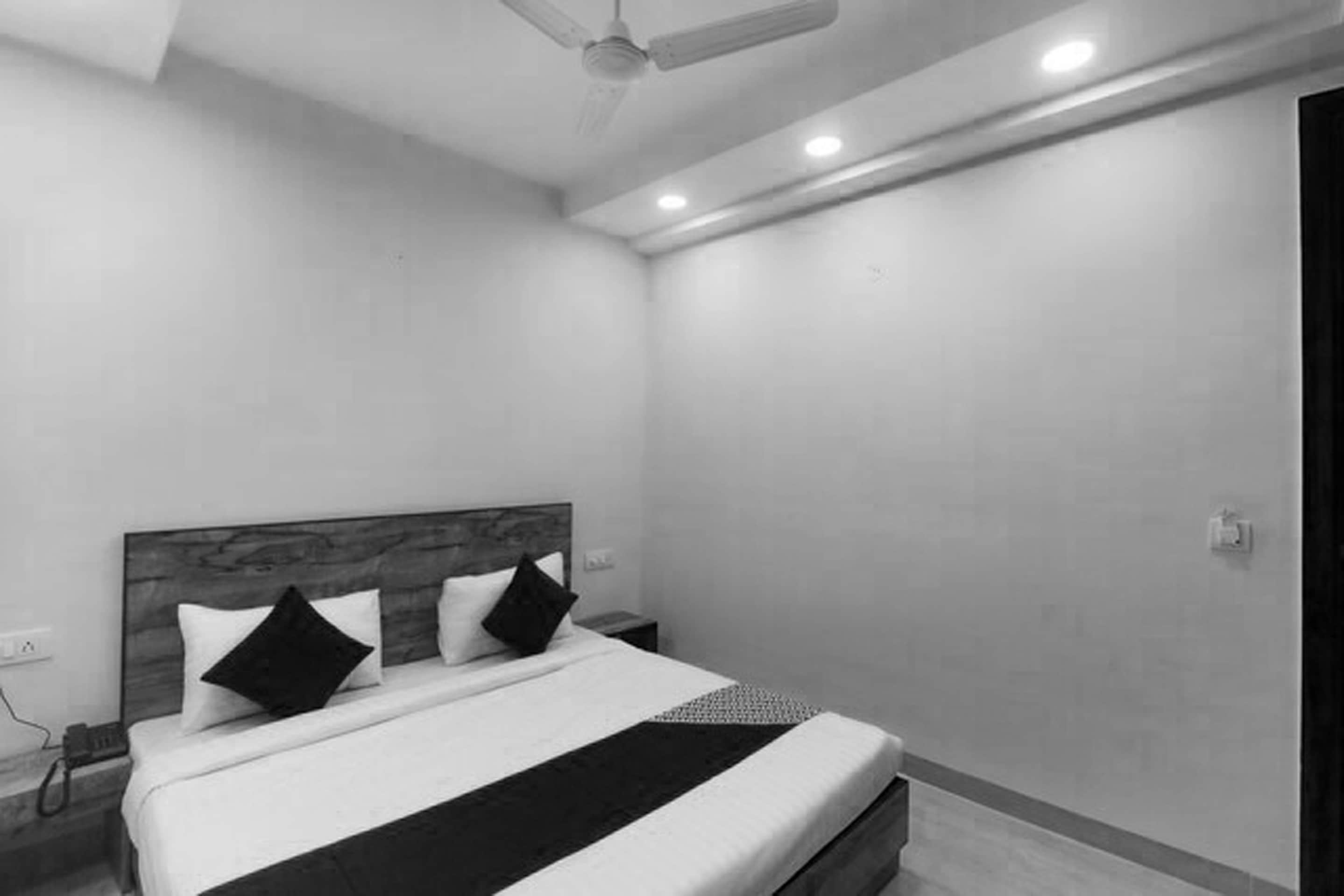 Oyo flagship 23252 Near Artemis Hospital, Gurgaon 2
