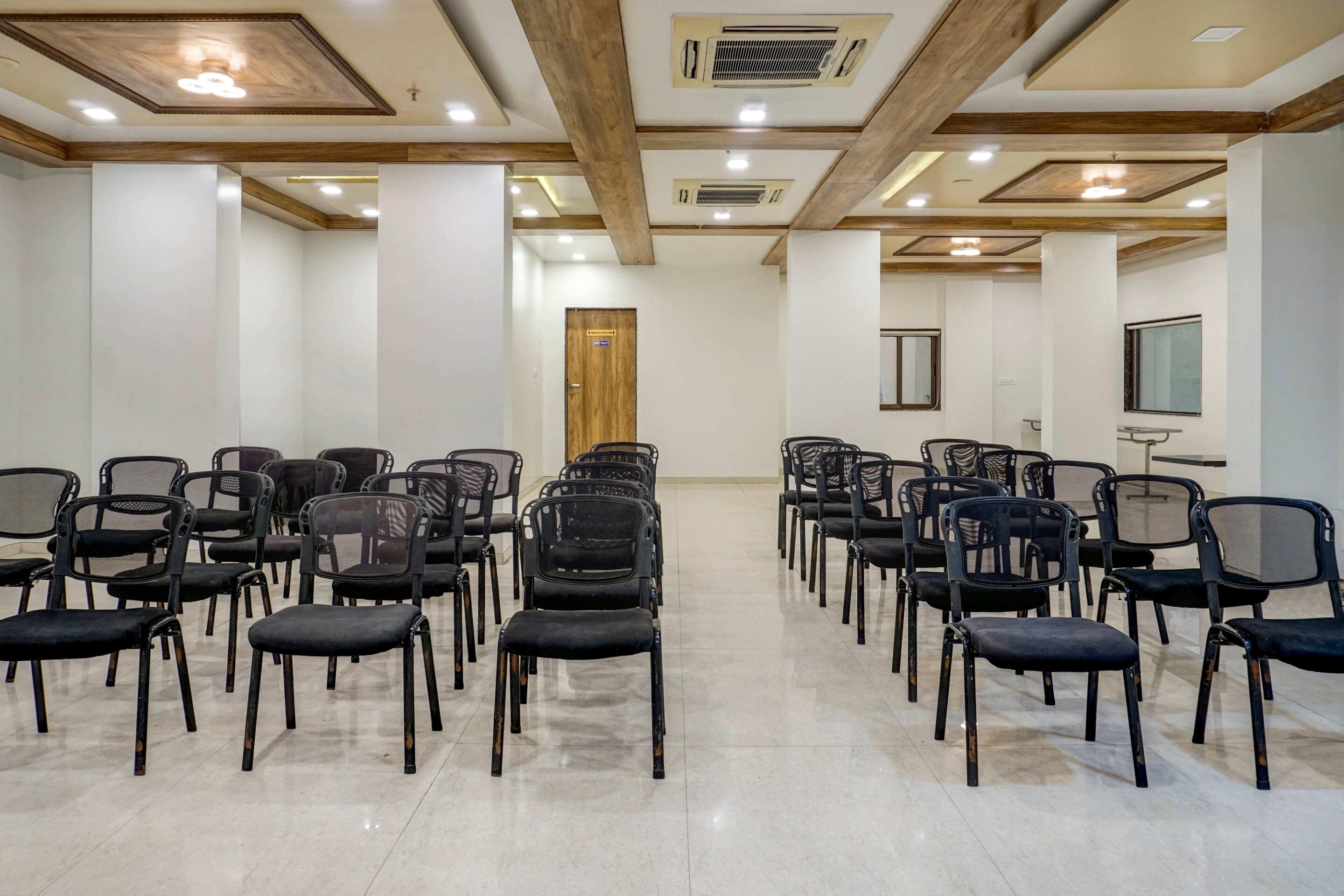 Townhouse OAK Regal Inn, Pune 5