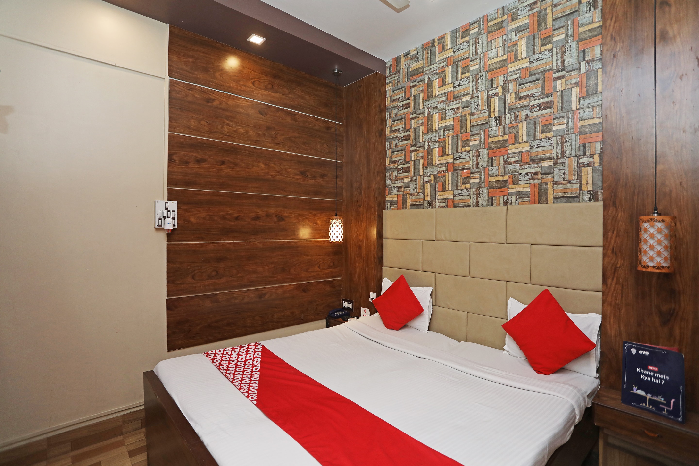 Vaccinated Staff- OYO Flagship 60504 Hotel Marina Beniapukur, Kolkata 3