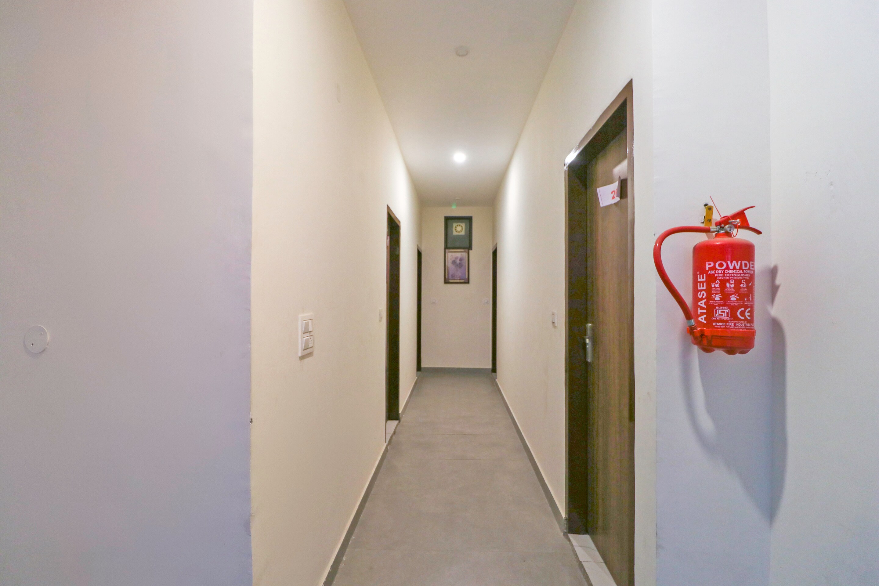 SPOT ON 76019 Hotel White Rose, Zirakpur 3