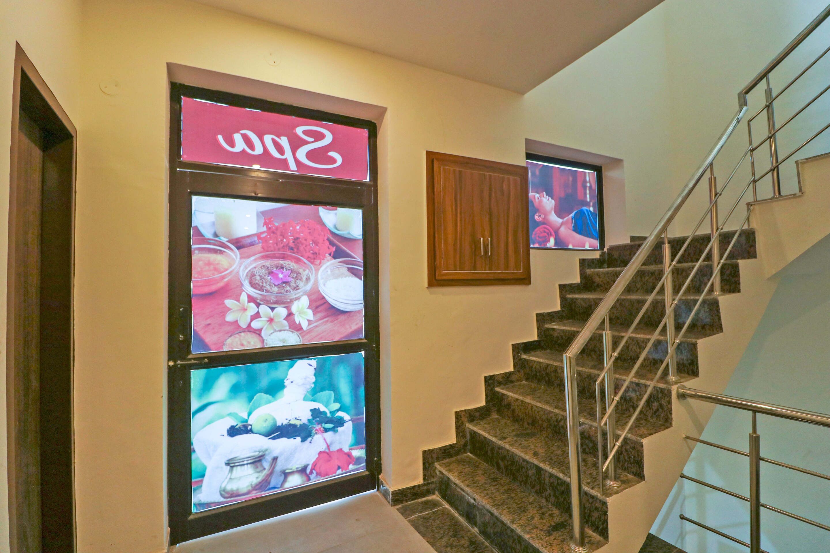 SPOT ON 76019 Hotel White Rose, Zirakpur 5
