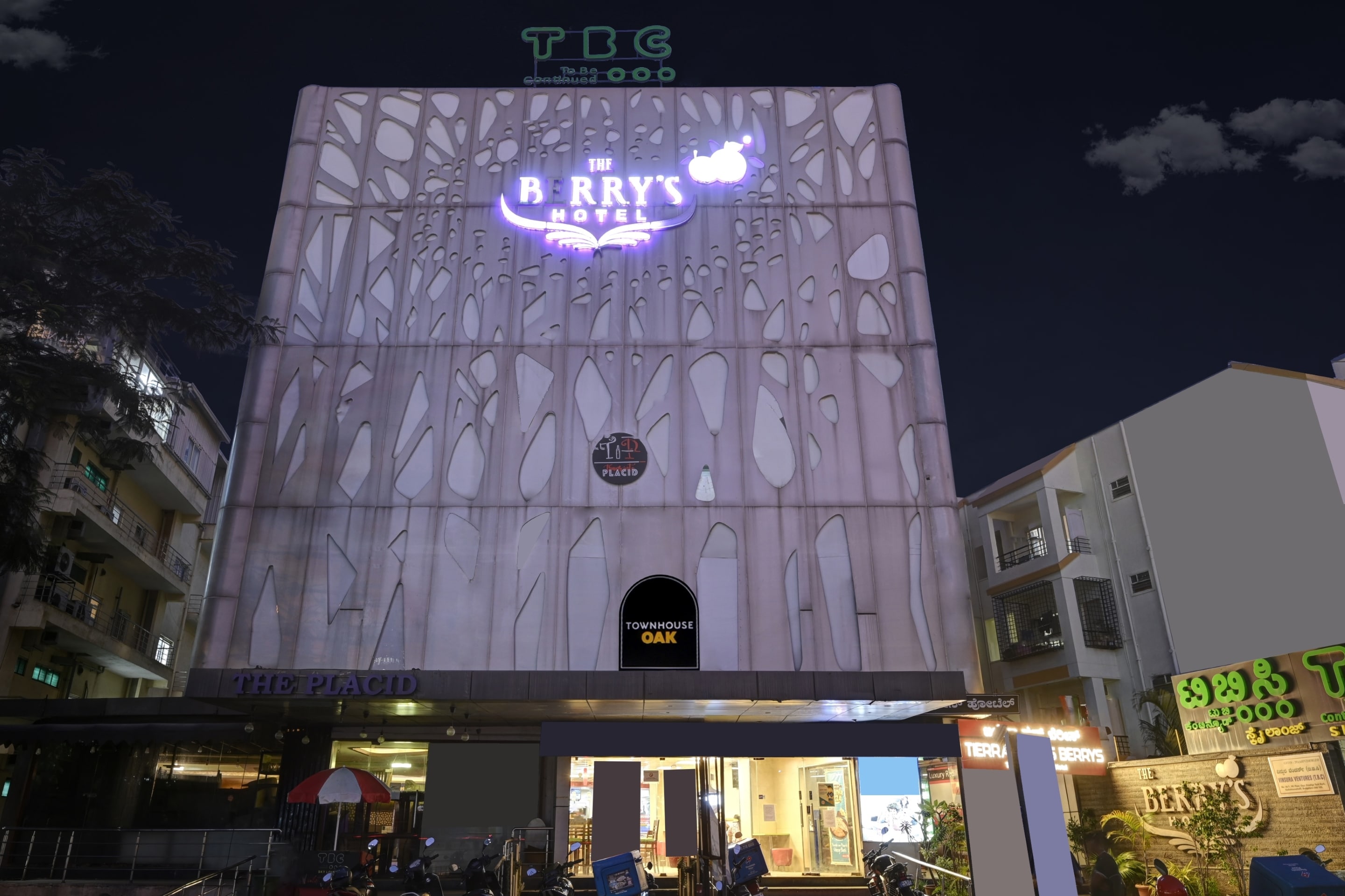 Townhouse OAK Hotel Berrys, Bangalore 3
