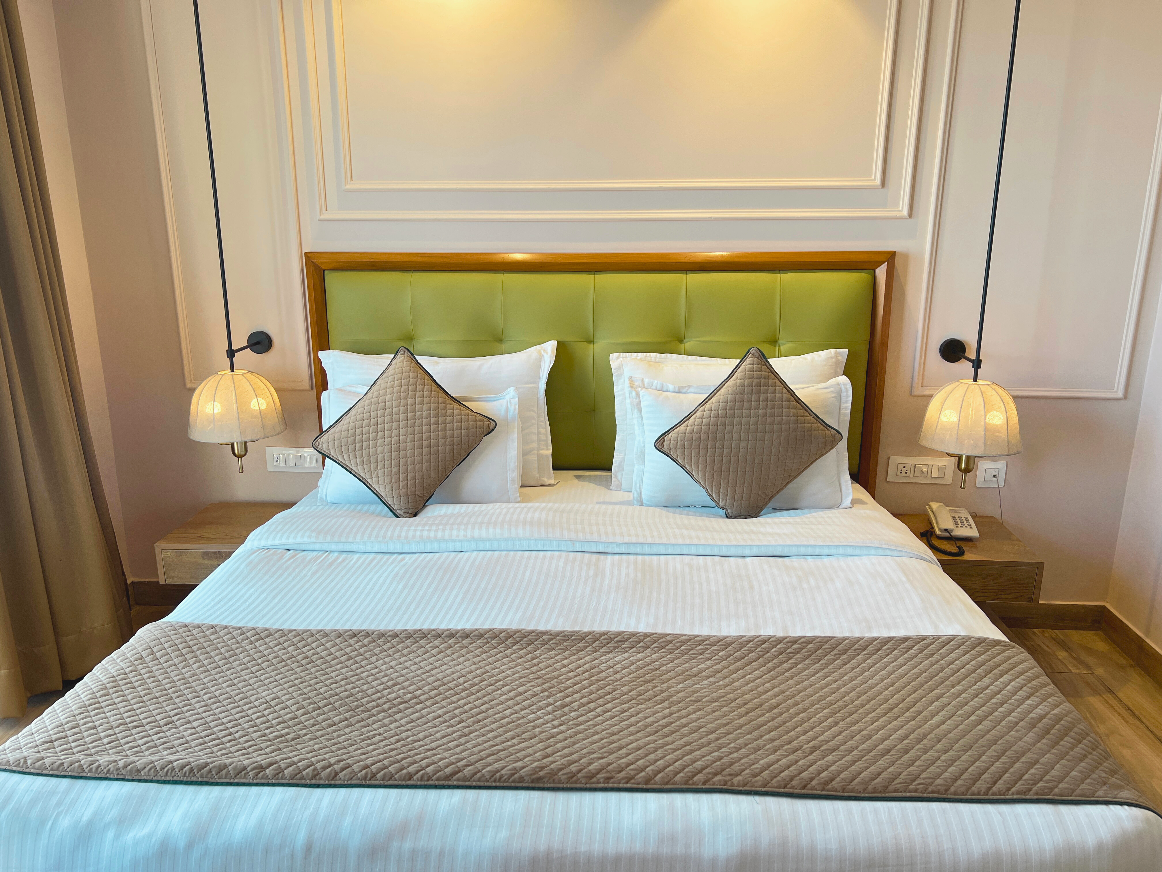 Superior Valley View Room