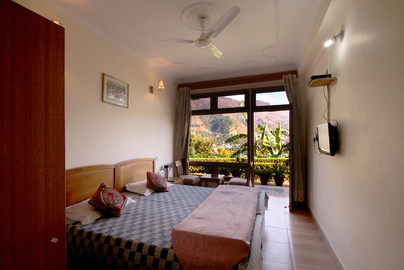 Hotel Lake Inn Bhimtal - Lake View Hotel