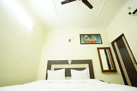 Hotel Diamond By WB Inn, New Delhi 2