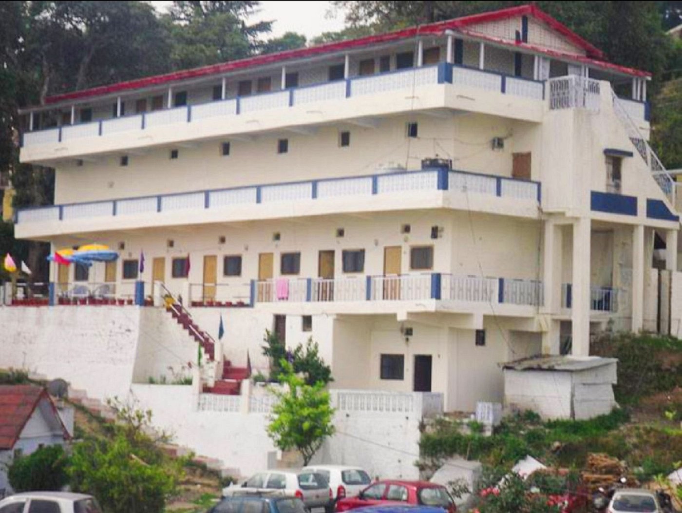 Tribhvan Ranikhet by Goroomgo