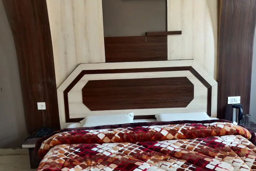 Hotel Shakuntala, Katra 4