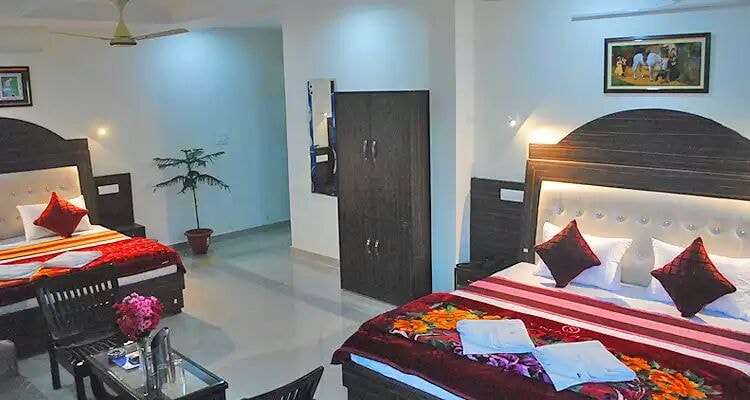 Hotel Raja's Palace, Dharamshala 2