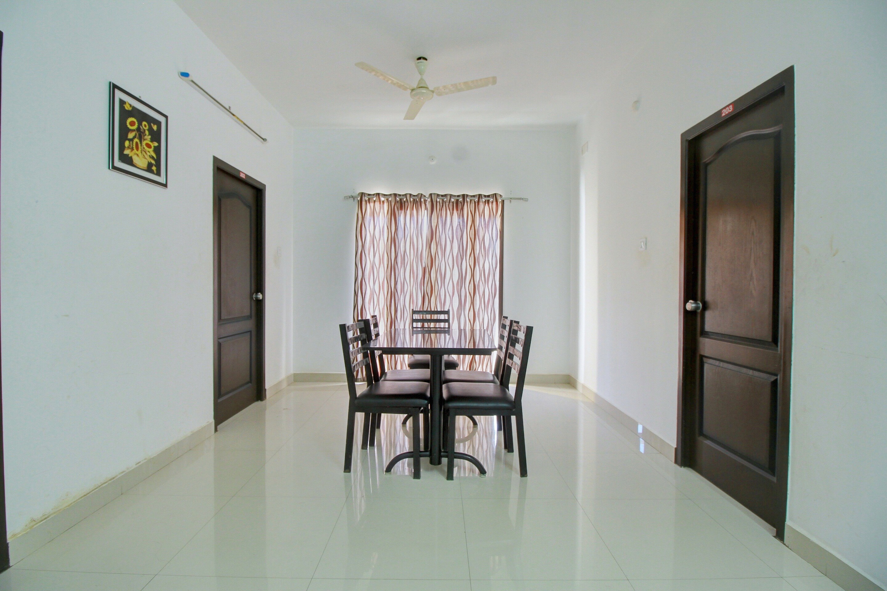 OYO 4357 The Mangrove Wood Residency, Chennai 2