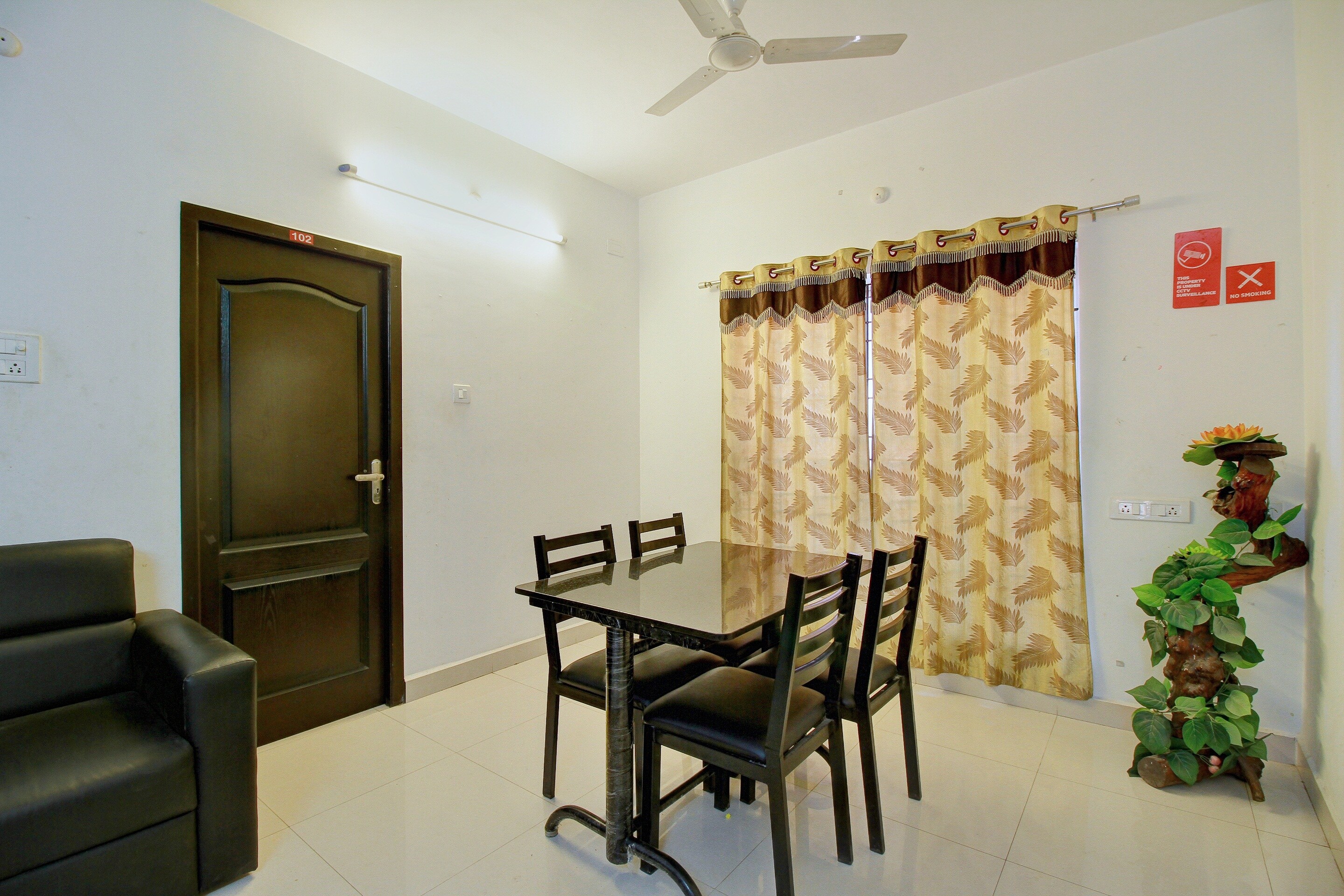 OYO 4357 The Mangrove Wood Residency, Chennai 4