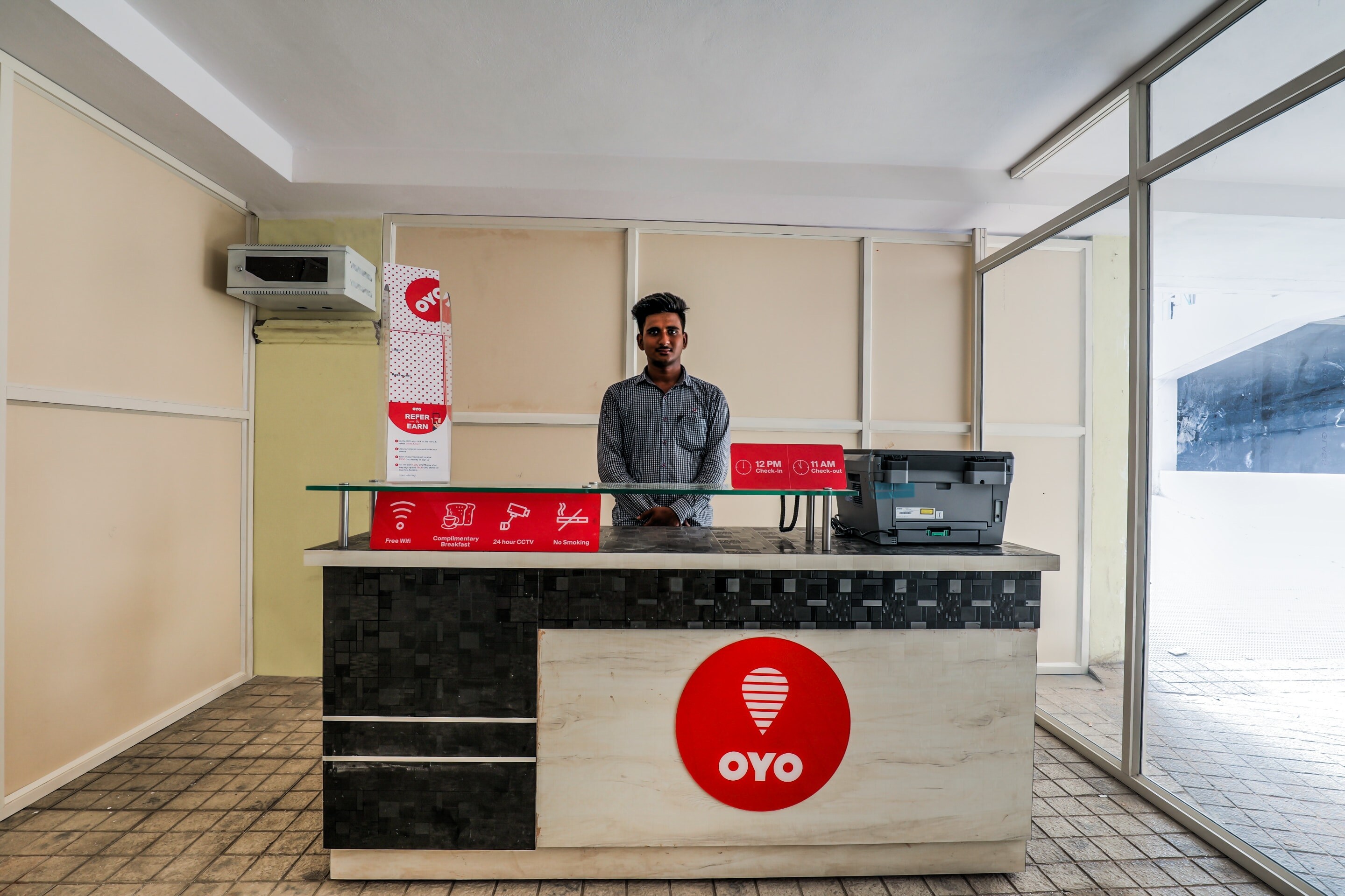 Capital O 13869 Hotel Saharsh Grand, Hyderabad 2