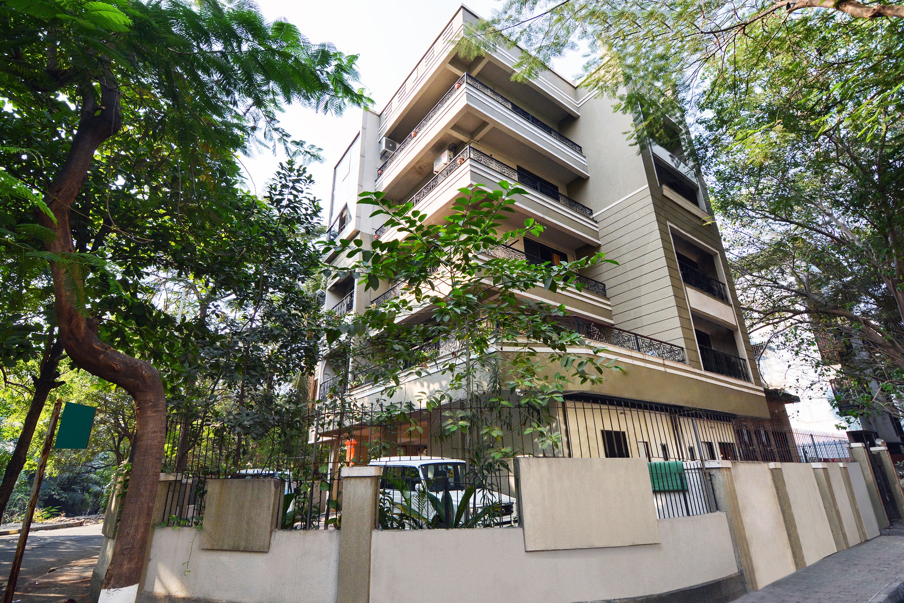 OYO 28568 Aishwarya Apartment, Mumbai 5