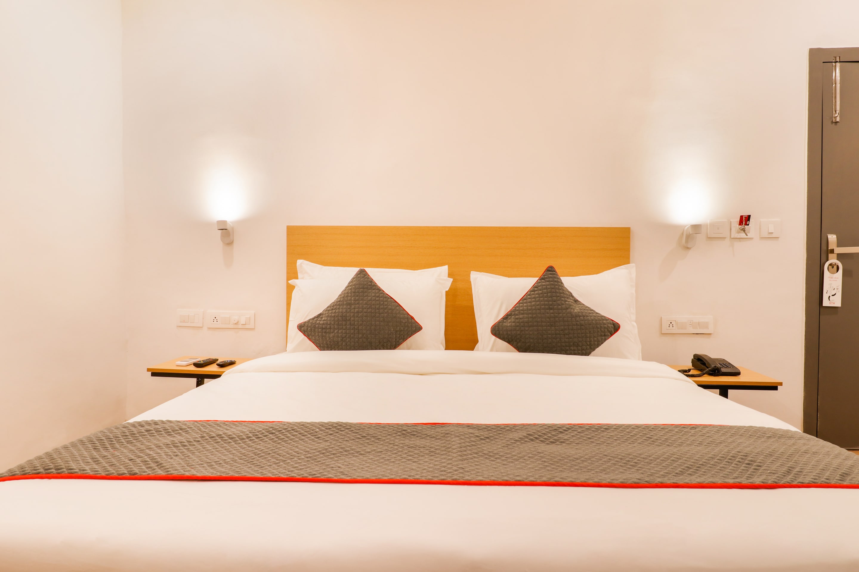 OYO Townhouse 325 South Tukoganj, Indore 3
